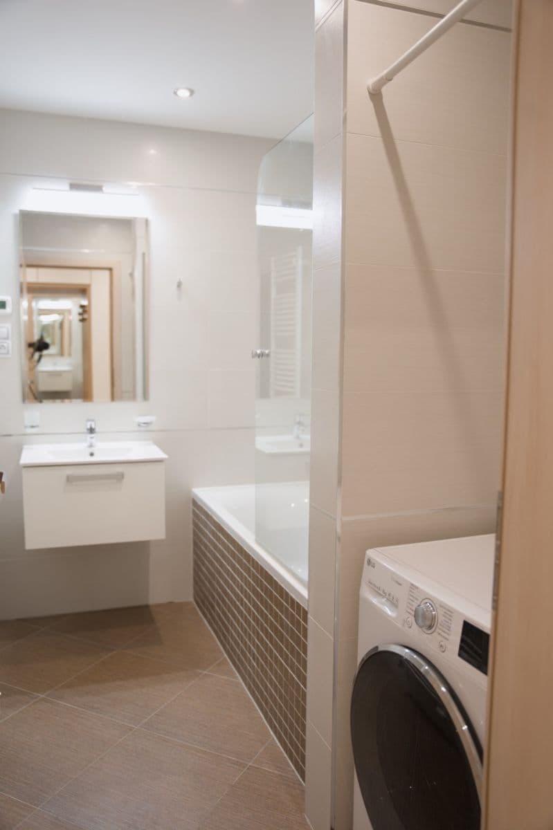 1 bedroom with open-plan kitchen flat to rent, 76 m², Vojenova, Prague, Prague 1 bedroom with open-plan kitchen flat to rent, 76 m², Vojenova, Prague, Prague