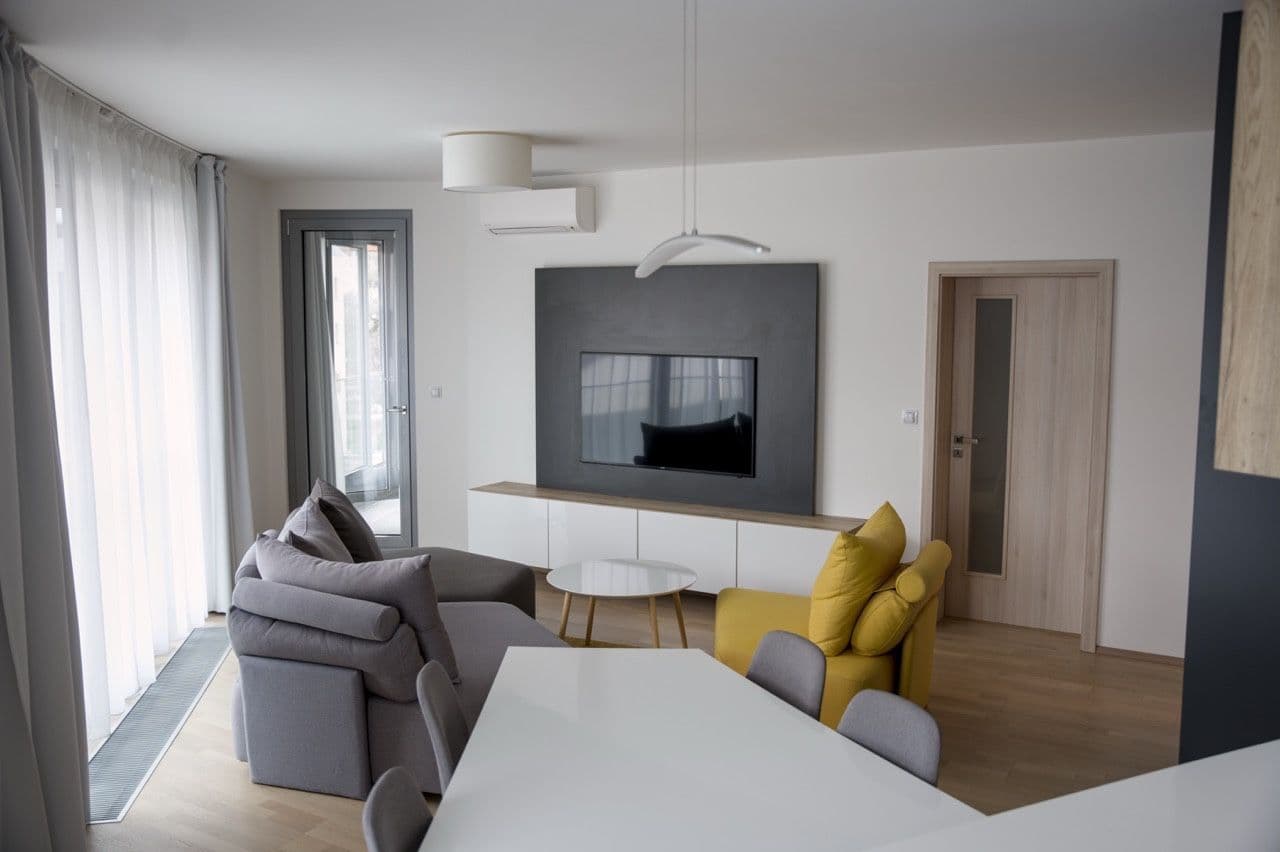 1 bedroom with open-plan kitchen flat to rent, 76 m², Vojenova, Prague, Prague 1 bedroom with open-plan kitchen flat to rent, 76 m², Vojenova, Prague, Prague