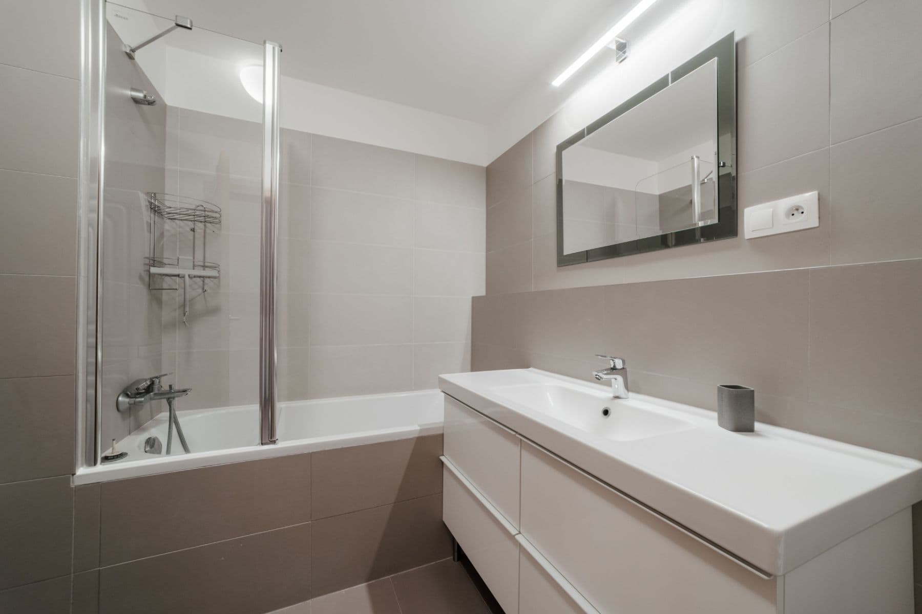 1 bedroom with open-plan kitchen flat to rent, 63 m², Škrábkových, Prague, Prague 1 bedroom with open-plan kitchen flat to rent, 63 m², Škrábkových, Prague, Prague