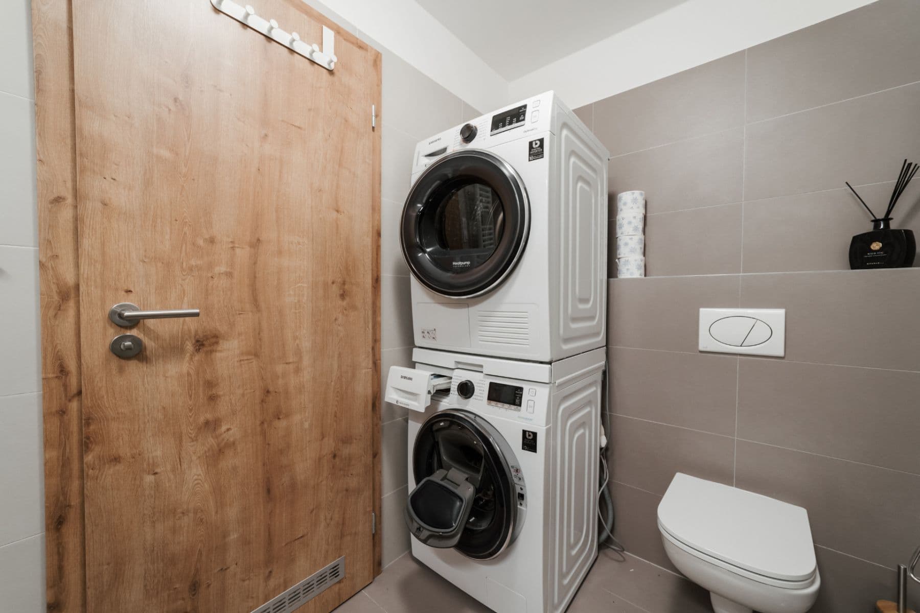 1 bedroom with open-plan kitchen flat to rent, 63 m², Škrábkových, Prague, Prague 1 bedroom with open-plan kitchen flat to rent, 63 m², Škrábkových, Prague, Prague