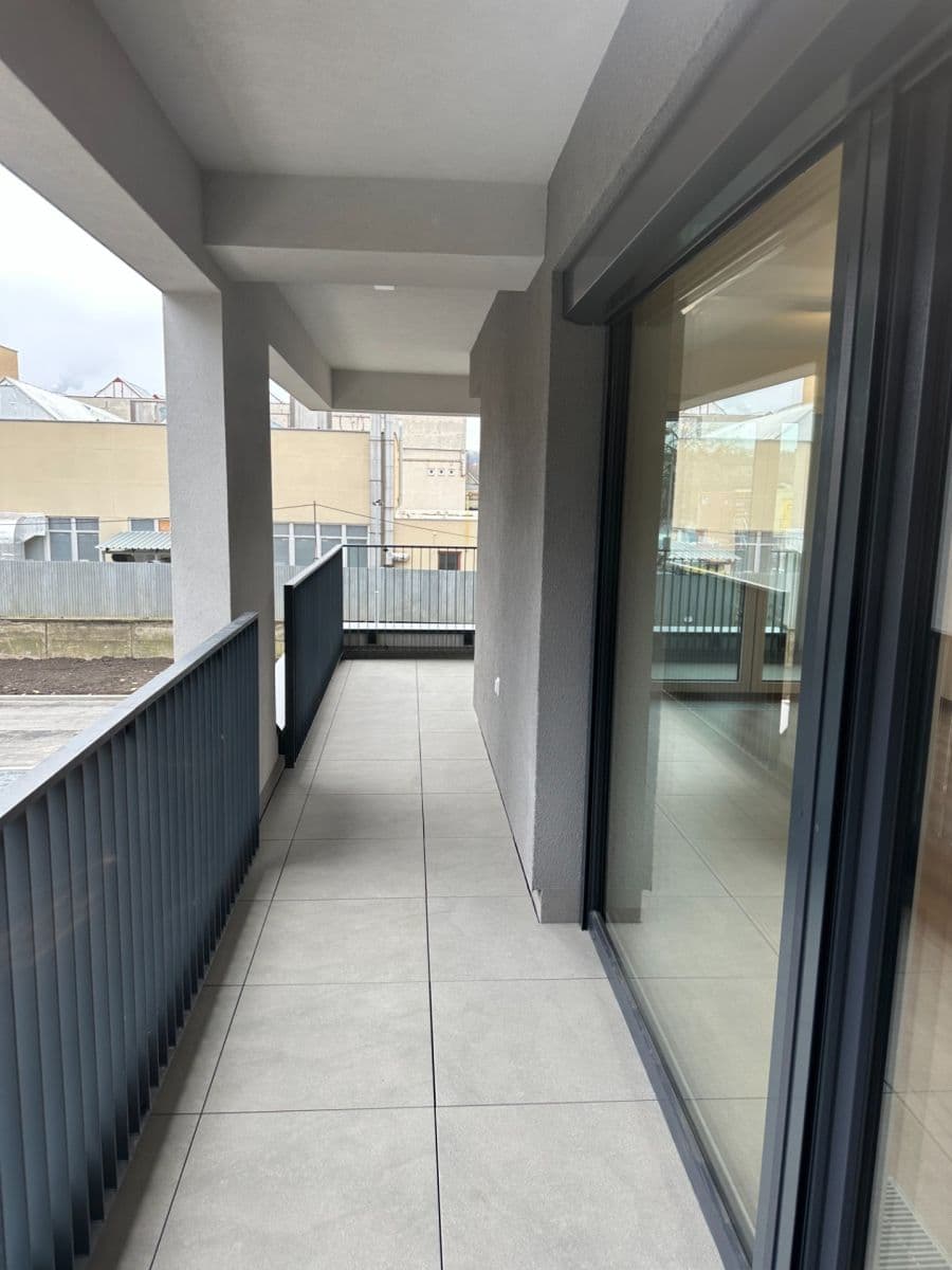 2 bedroom with open-plan kitchen flat to rent, 78 m², U Elektry, Prague, Prague 2 bedroom with open-plan kitchen flat to rent, 78 m², U Elektry, Prague, Prague