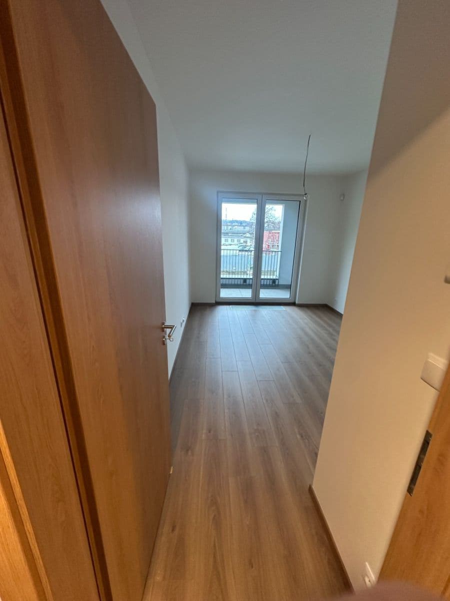 2 bedroom with open-plan kitchen flat to rent, 78 m², U Elektry, Prague, Prague 2 bedroom with open-plan kitchen flat to rent, 78 m², U Elektry, Prague, Prague