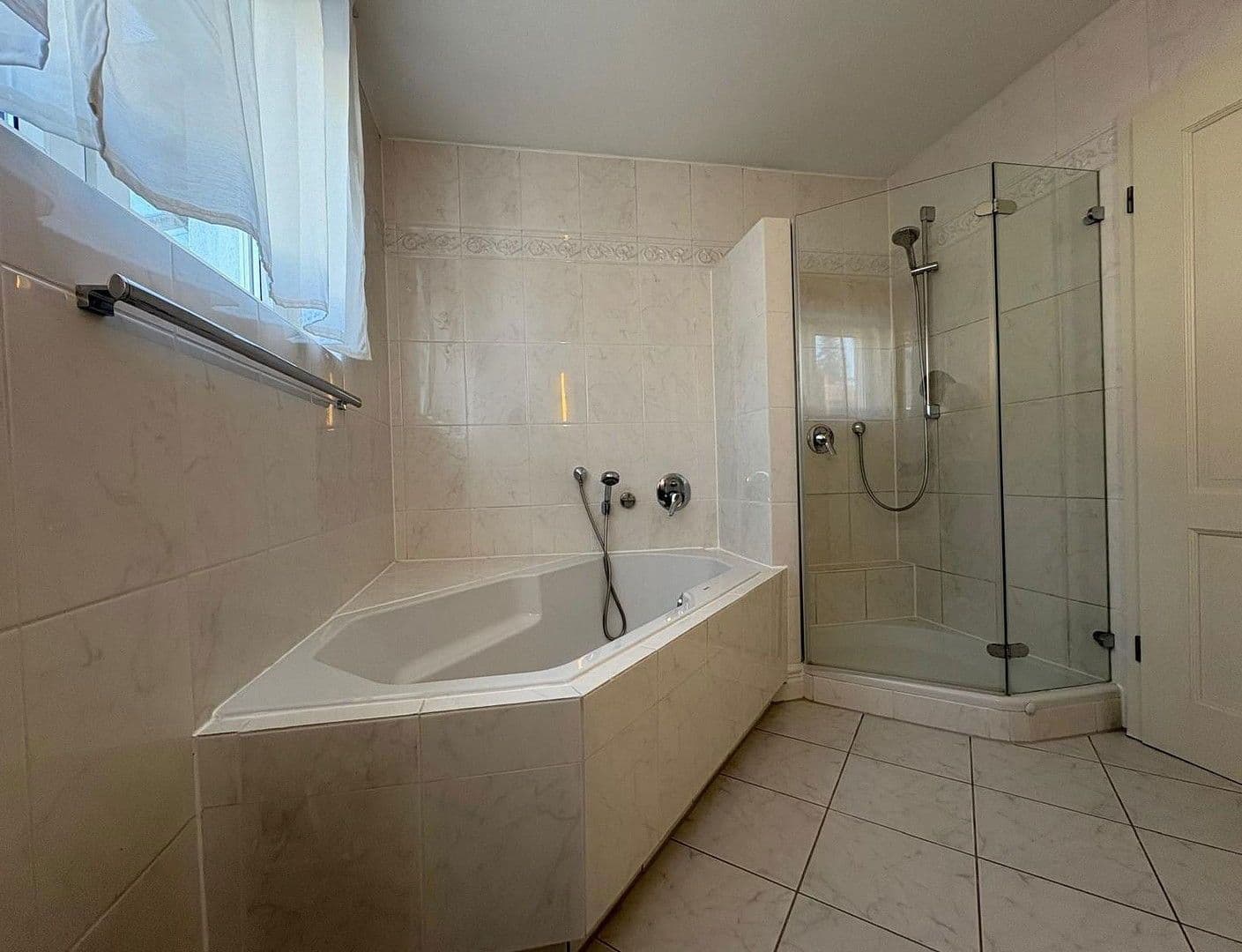 3 bedroom with open-plan kitchen flat to rent, 130 m², Gärtringen, Baden-Württemberg 3 bedroom with open-plan kitchen flat to rent, 130 m², Gärtringen, Baden-Württemberg