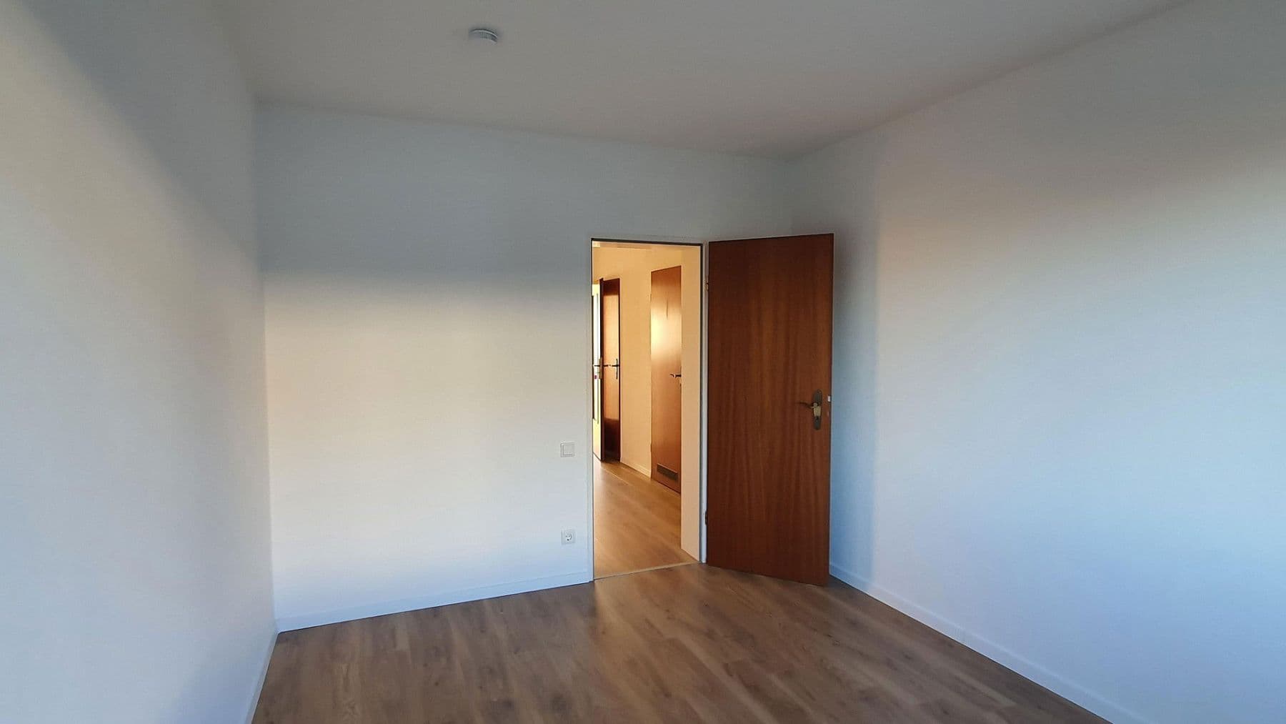 2 bedroom with open-plan kitchen flat to rent, 82 m², Duisburg, North Rhine-Westphalia 2 bedroom with open-plan kitchen flat to rent, 82 m², Duisburg, North Rhine-Westphalia
