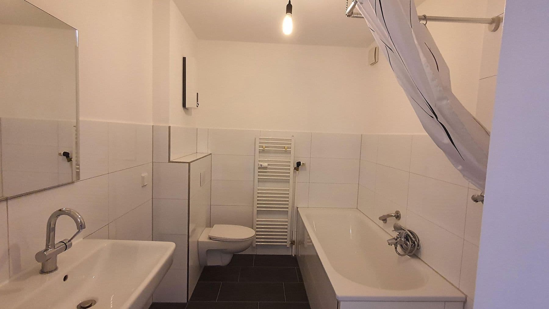 2 bedroom with open-plan kitchen flat to rent, 82 m², Duisburg, North Rhine-Westphalia 2 bedroom with open-plan kitchen flat to rent, 82 m², Duisburg, North Rhine-Westphalia