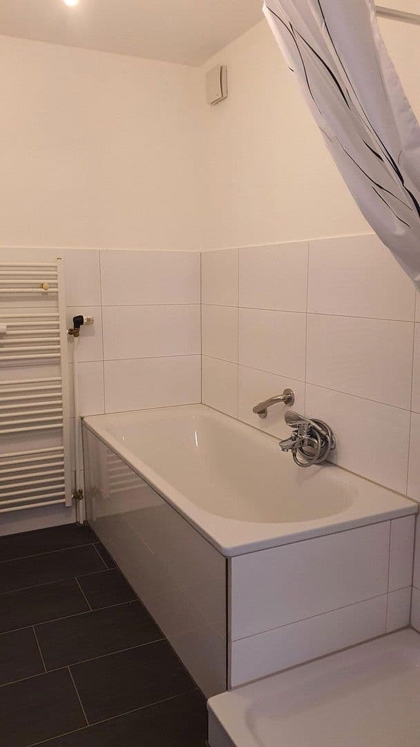 2 bedroom with open-plan kitchen flat to rent, 82 m², Duisburg, North Rhine-Westphalia 2 bedroom with open-plan kitchen flat to rent, 82 m², Duisburg, North Rhine-Westphalia