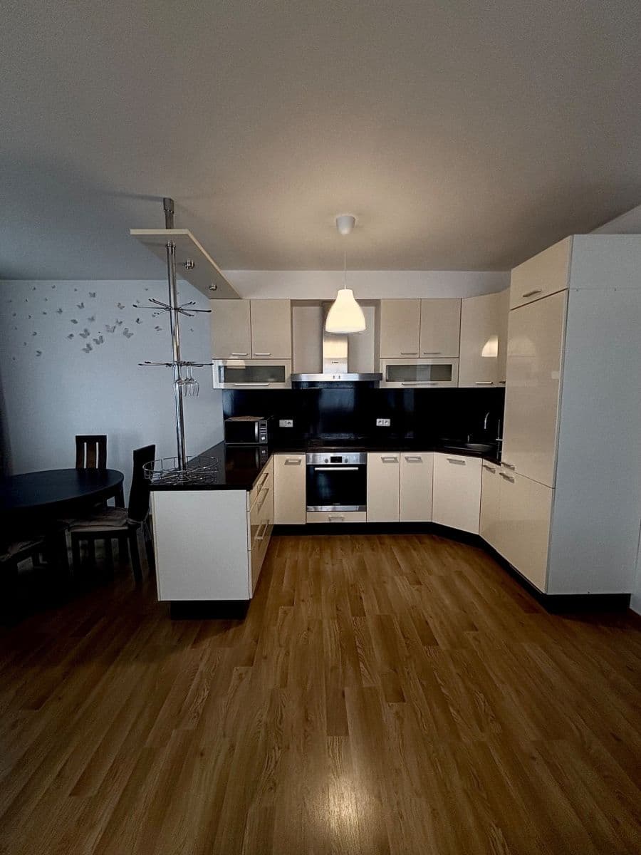 2 bedroom with open-plan kitchen flat to rent, 82 m², Sazovická, Prague, Prague 2 bedroom with open-plan kitchen flat to rent, 82 m², Sazovická, Prague, Prague