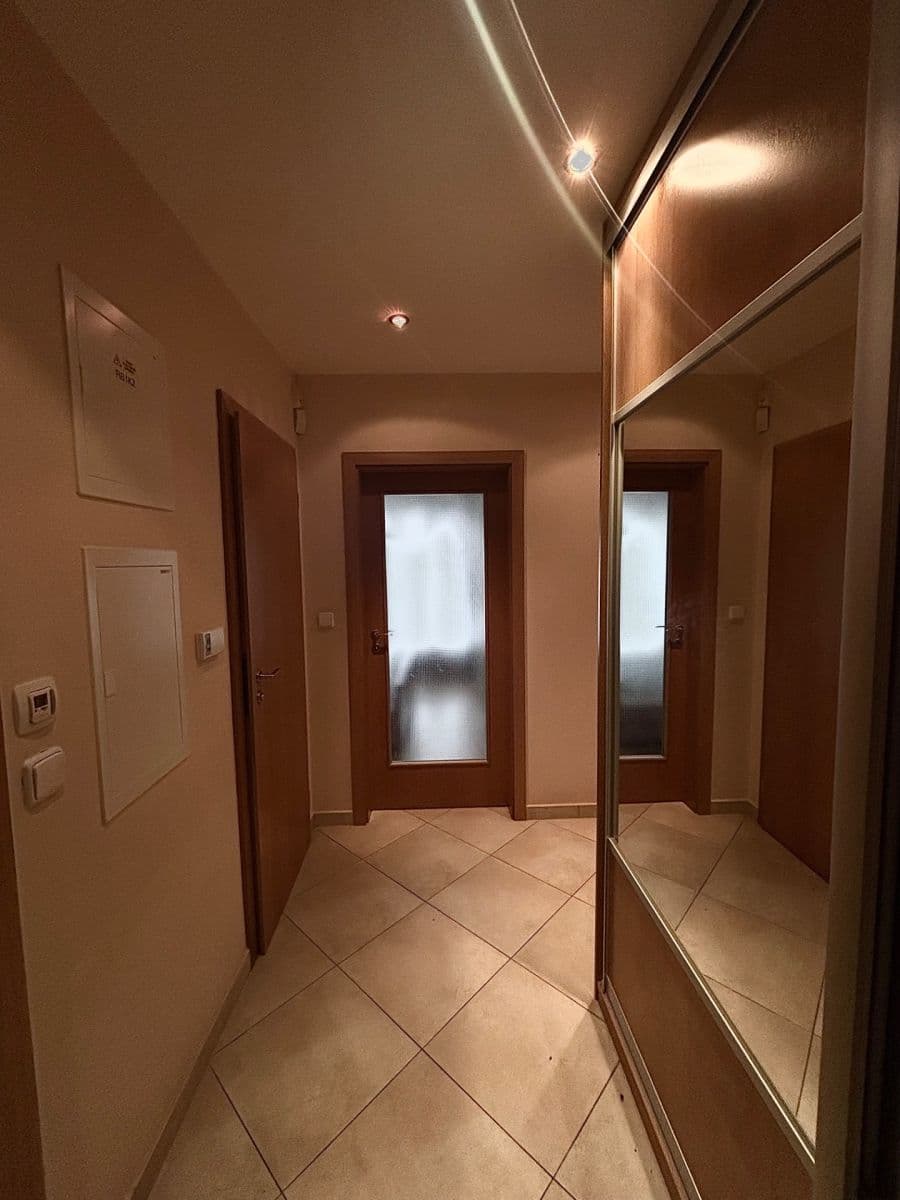 2 bedroom with open-plan kitchen flat to rent, 82 m², Sazovická, Prague, Prague 2 bedroom with open-plan kitchen flat to rent, 82 m², Sazovická, Prague, Prague