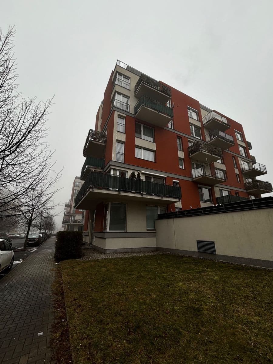 2 bedroom with open-plan kitchen flat to rent, 82 m², Sazovická, Prague, Prague 2 bedroom with open-plan kitchen flat to rent, 82 m², Sazovická, Prague, Prague