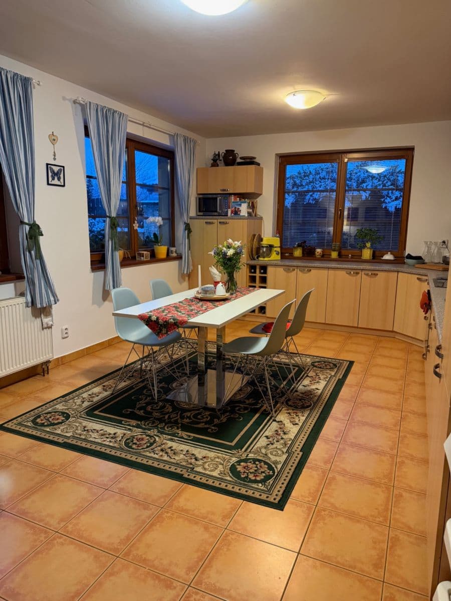 house to rent, 279 m², Edvarda Beneše, Horoměřice, Středočeský Region house to rent, 279 m², Edvarda Beneše, Horoměřice, Středočeský Region