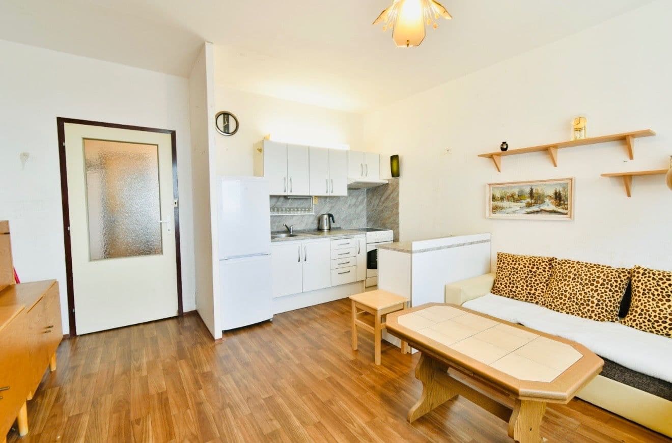 1 bedroom with open-plan kitchen flat to rent, 42 m², Lomená, Česká Lípa, Liberecký Region 1 bedroom with open-plan kitchen flat to rent, 42 m², Lomená, Česká Lípa, Liberecký Region