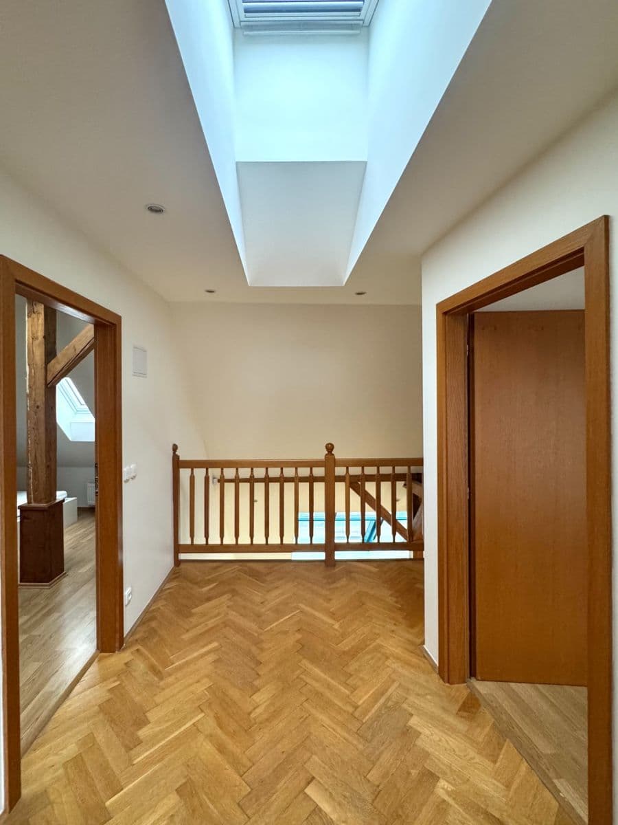 4 bedroom flat to rent, 138 m², Škroupovo náměstí, Prague, Prague 4 bedroom flat to rent, 138 m², Škroupovo náměstí, Prague, Prague