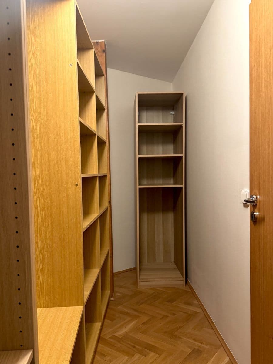 4 bedroom flat to rent, 138 m², Škroupovo náměstí, Prague, Prague 4 bedroom flat to rent, 138 m², Škroupovo náměstí, Prague, Prague