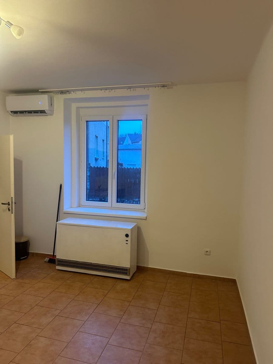 1 bedroom with open-plan kitchen flat to rent, 1 m², Husova, Louny, Ústecký Region 1 bedroom with open-plan kitchen flat to rent, 1 m², Husova, Louny, Ústecký Region