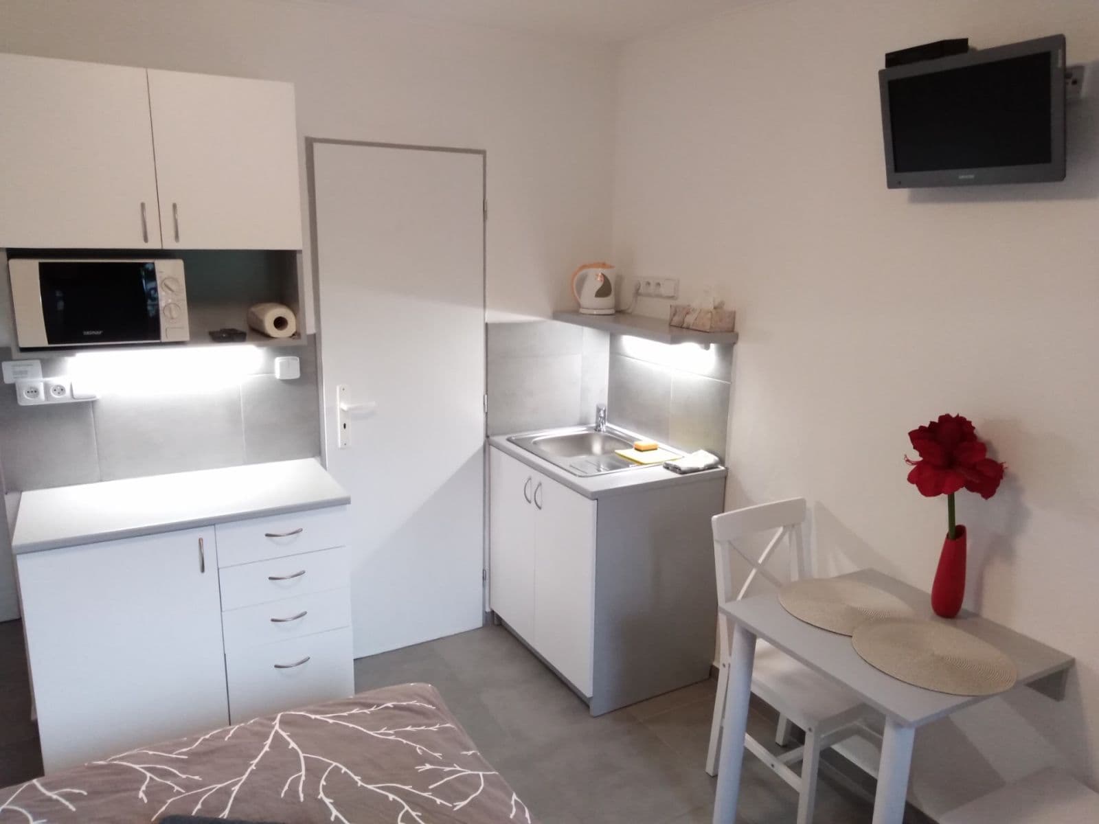 Studio flat to rent, 27 m², Blevice, Středočeský Region Studio flat to rent, 27 m², Blevice, Středočeský Region