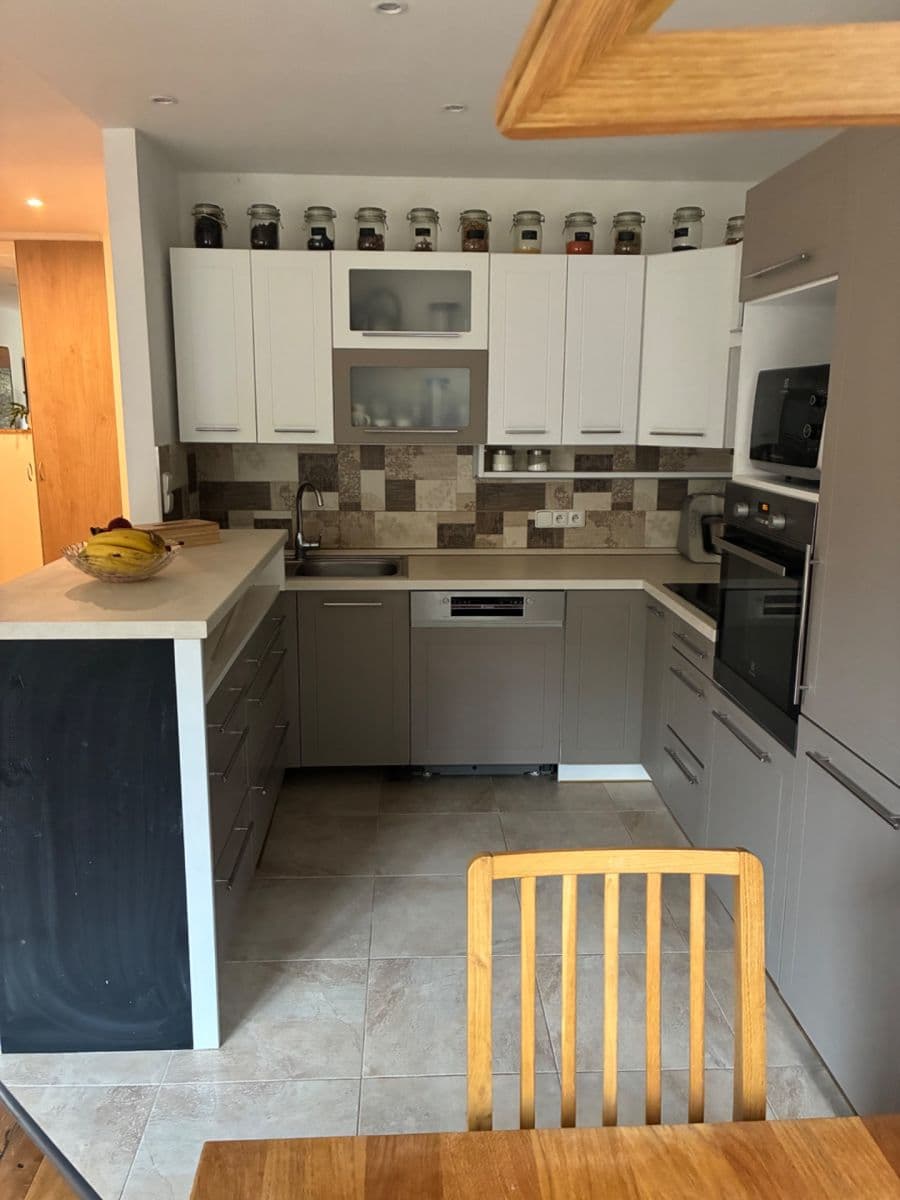 2 bedroom with open-plan kitchen flat to rent, 71 m², Prosluněná, Prague, Prague 2 bedroom with open-plan kitchen flat to rent, 71 m², Prosluněná, Prague, Prague