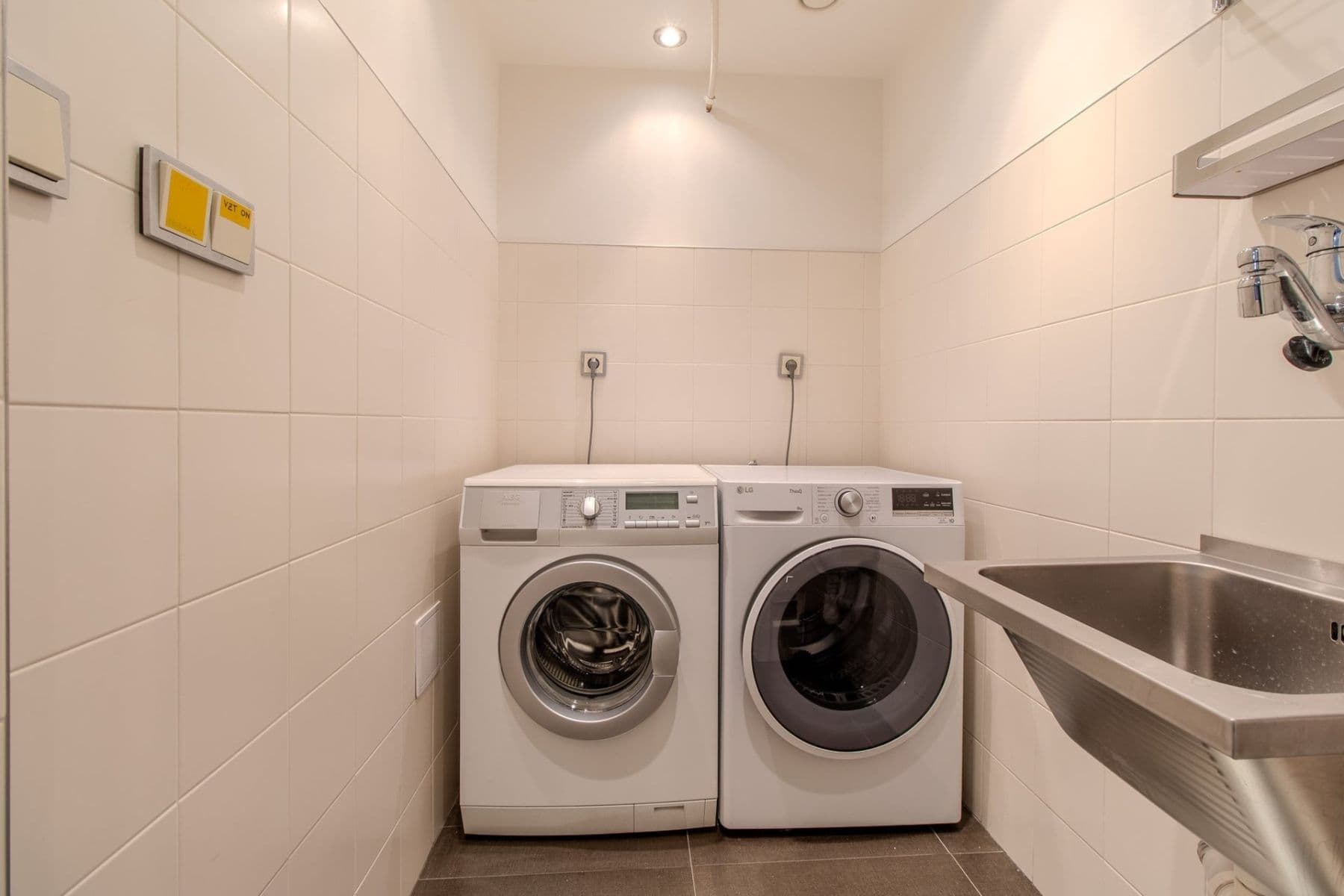 3 bedroom with open-plan kitchen flat to rent, 88 m², Kloboučnická, Prague, Prague 3 bedroom with open-plan kitchen flat to rent, 88 m², Kloboučnická, Prague, Prague