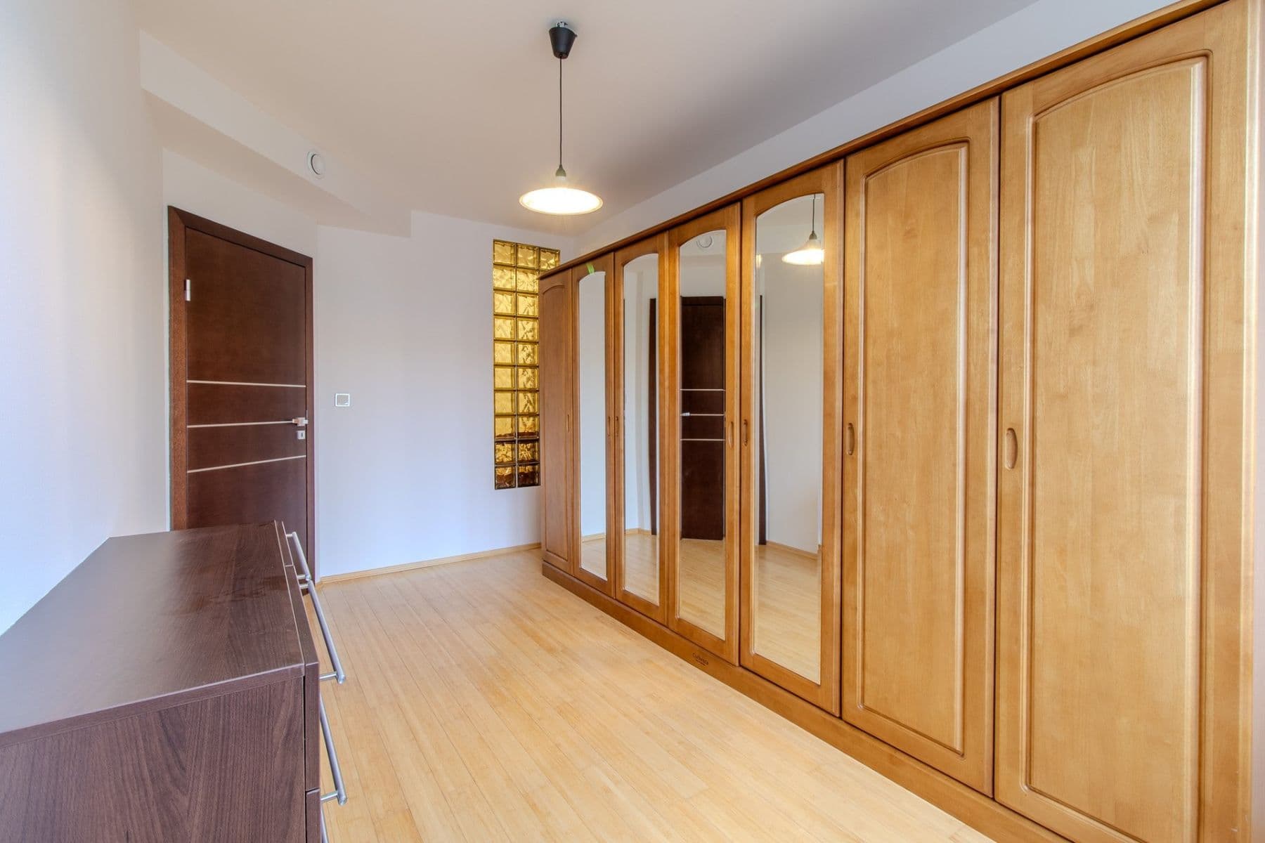 3 bedroom with open-plan kitchen flat to rent, 88 m², Kloboučnická, Prague, Prague 3 bedroom with open-plan kitchen flat to rent, 88 m², Kloboučnická, Prague, Prague