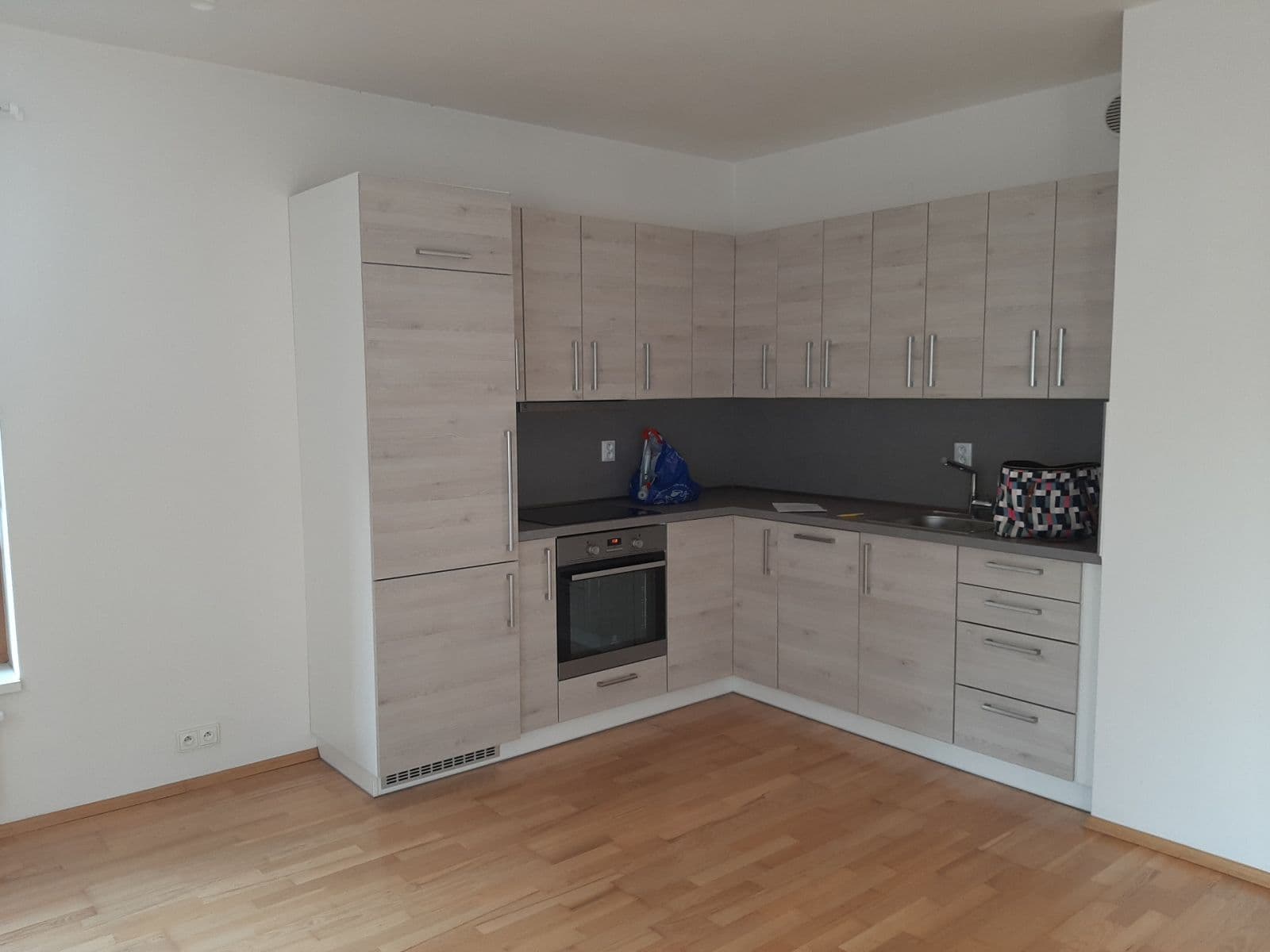 1 bedroom with open-plan kitchen flat to rent, 55 m², Jeseniova, Prague, Prague 1 bedroom with open-plan kitchen flat to rent, 55 m², Jeseniova, Prague, Prague