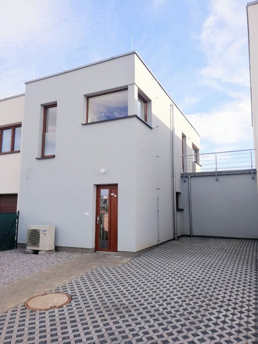 1 bedroom with open-plan kitchen flat to rent, 50 m², U Hostavického potoka, Prague, Prague 1 bedroom with open-plan kitchen flat to rent, 50 m², U Hostavického potoka, Prague, Prague