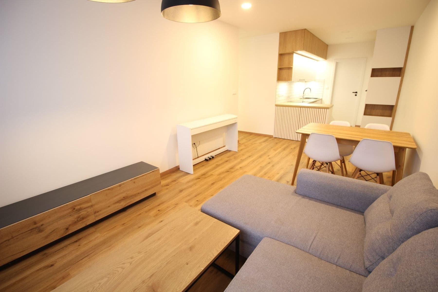 2 bedroom with open-plan kitchen flat to rent, 60 m², Kosmonautů, Mělník, Středočeský Region 2 bedroom with open-plan kitchen flat to rent, 60 m², Kosmonautů, Mělník, Středočeský Region