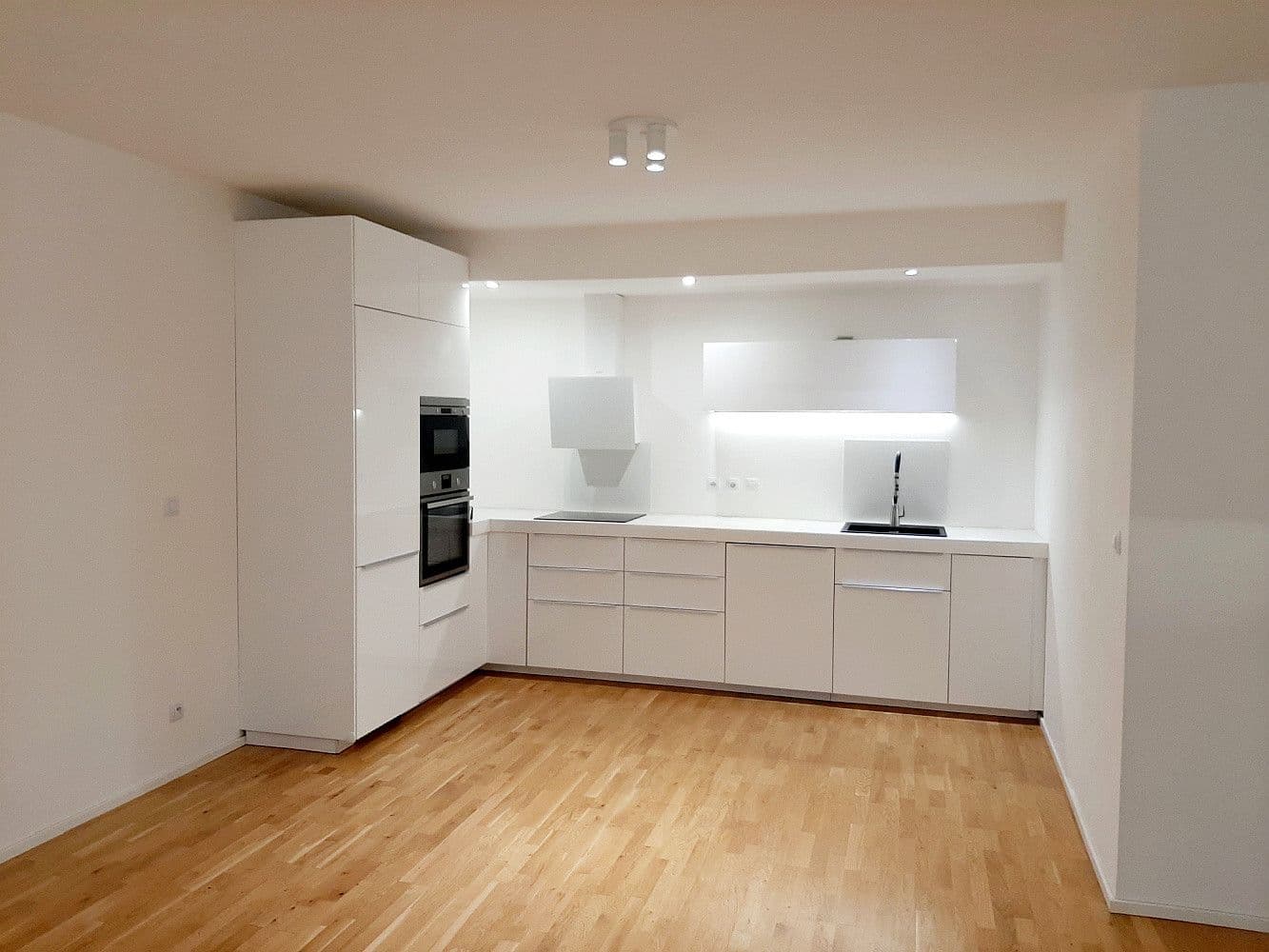 2 bedroom with open-plan kitchen flat for sale, 84 m², Nepomuckých, Prague, Prague 2 bedroom with open-plan kitchen flat for sale, 84 m², Nepomuckých, Prague, Prague
