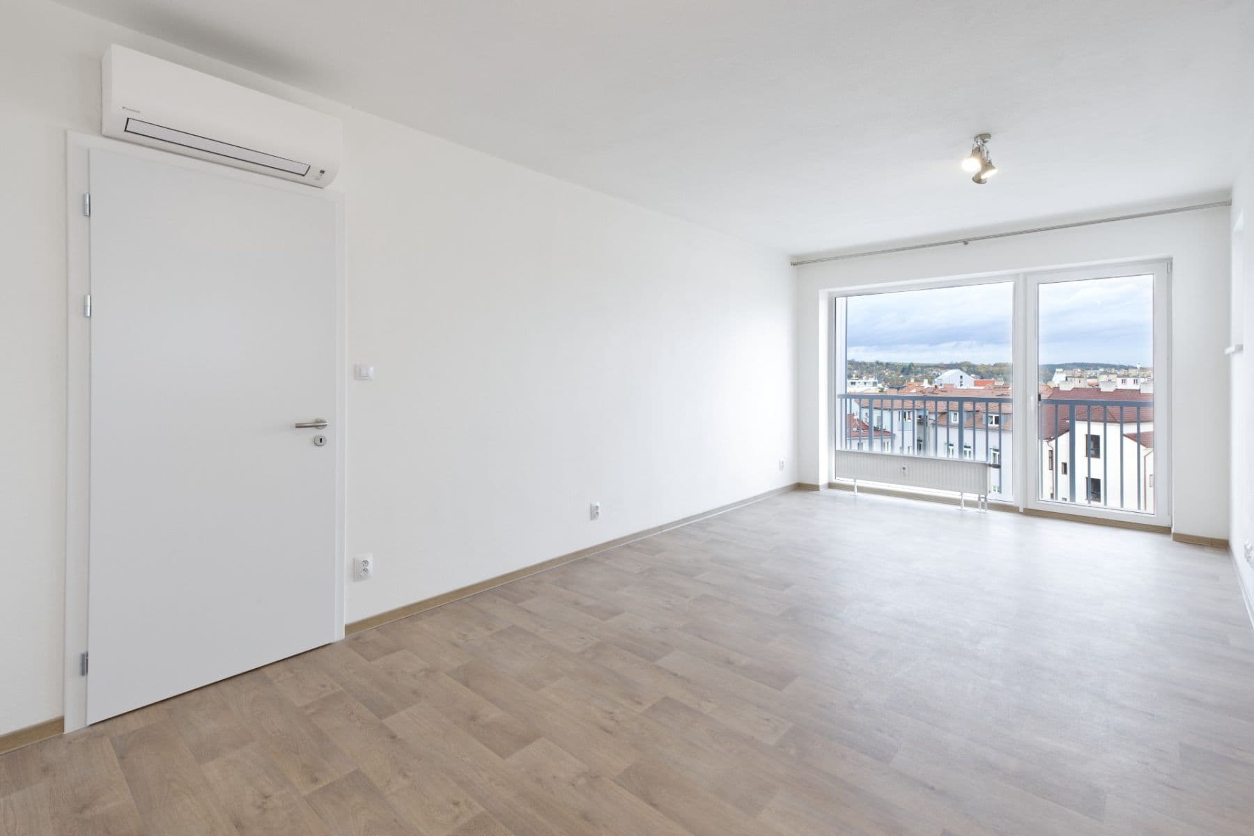 1 bedroom with open-plan kitchen flat to rent, 61 m², Otýlie Beníškové, Plzeň, Plzeňský Region 1 bedroom with open-plan kitchen flat to rent, 61 m², Otýlie Beníškové, Plzeň, Plzeňský Region