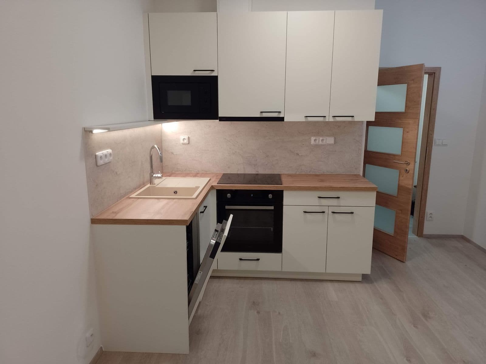 Studio flat to rent, 23 m², Augustina Lukeše, Brandýs nad Labem-Stará Boleslav, Středočeský Region Studio flat to rent, 23 m², Augustina Lukeše, Brandýs nad Labem-Stará Boleslav, Středočeský Region