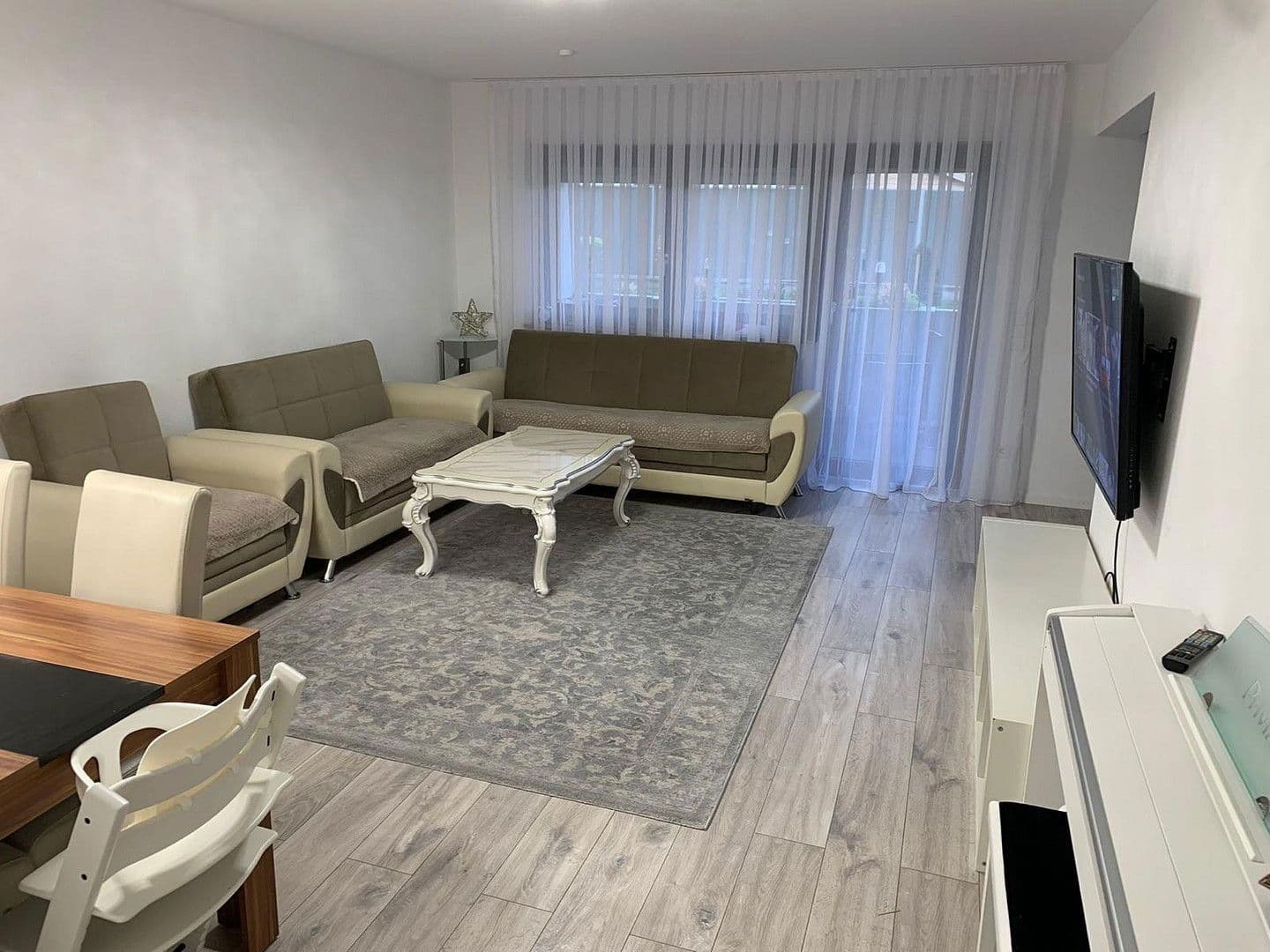 2 bedroom with open-plan kitchen flat to rent, 98 m², Leonberg, Baden-Württemberg 2 bedroom with open-plan kitchen flat to rent, 98 m², Leonberg, Baden-Württemberg