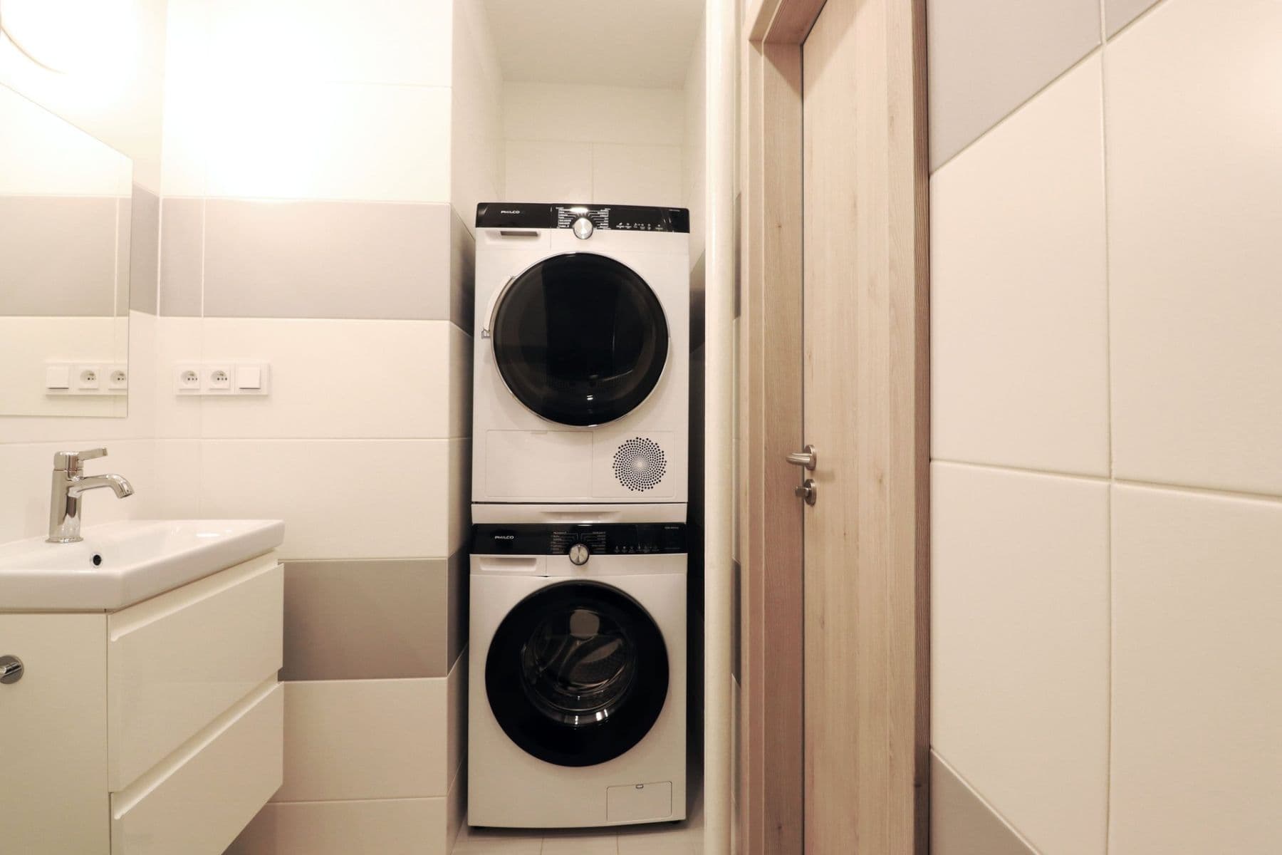 1 bedroom with open-plan kitchen flat to rent, 37 m², Topolová, Prague, Prague 1 bedroom with open-plan kitchen flat to rent, 37 m², Topolová, Prague, Prague