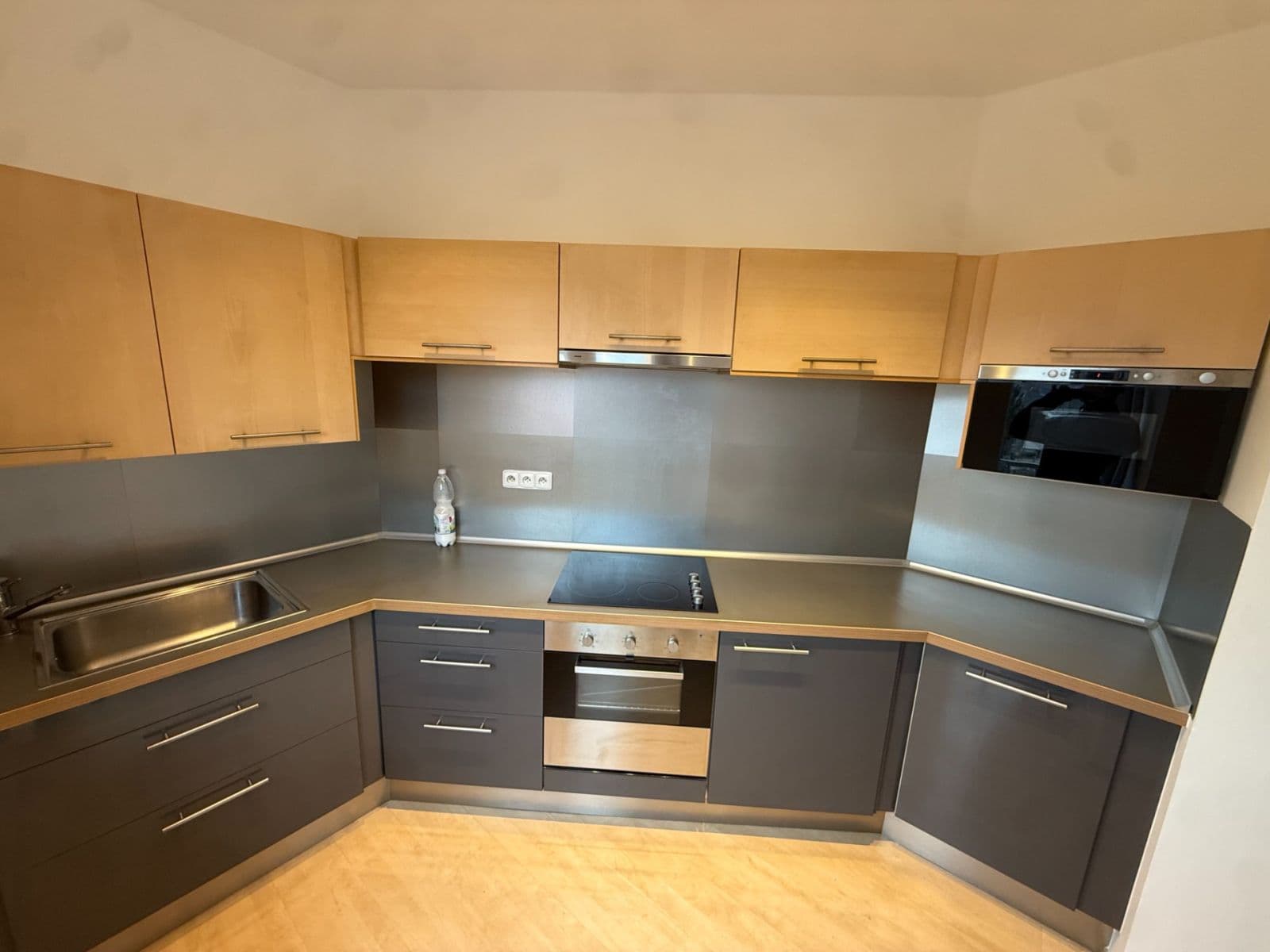 2 bedroom flat to rent, 65 m², Zdeňka Lhoty, Černošice, Středočeský Region 2 bedroom flat to rent, 65 m², Zdeňka Lhoty, Černošice, Středočeský Region