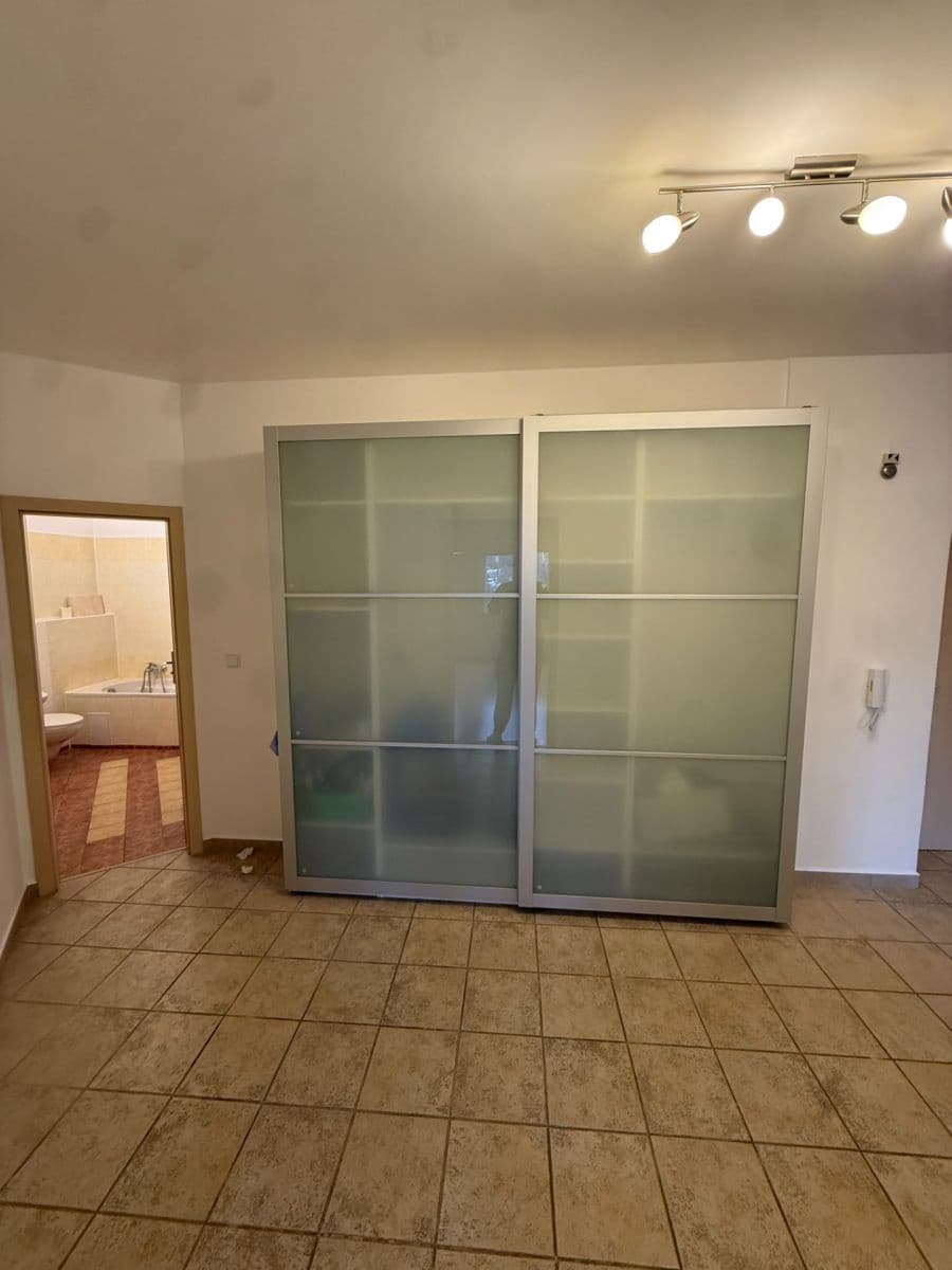 2 bedroom flat to rent, 65 m², Zdeňka Lhoty, Černošice, Středočeský Region 2 bedroom flat to rent, 65 m², Zdeňka Lhoty, Černošice, Středočeský Region