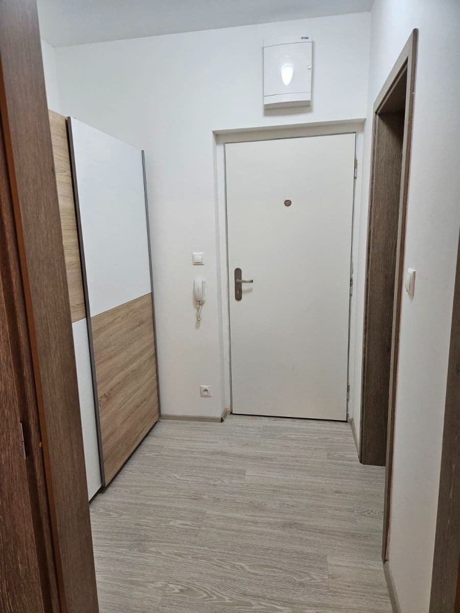 Studio flat to rent, 36 m², Edvarda Beneše, Olomouc, Olomoucký Region Studio flat to rent, 36 m², Edvarda Beneše, Olomouc, Olomoucký Region