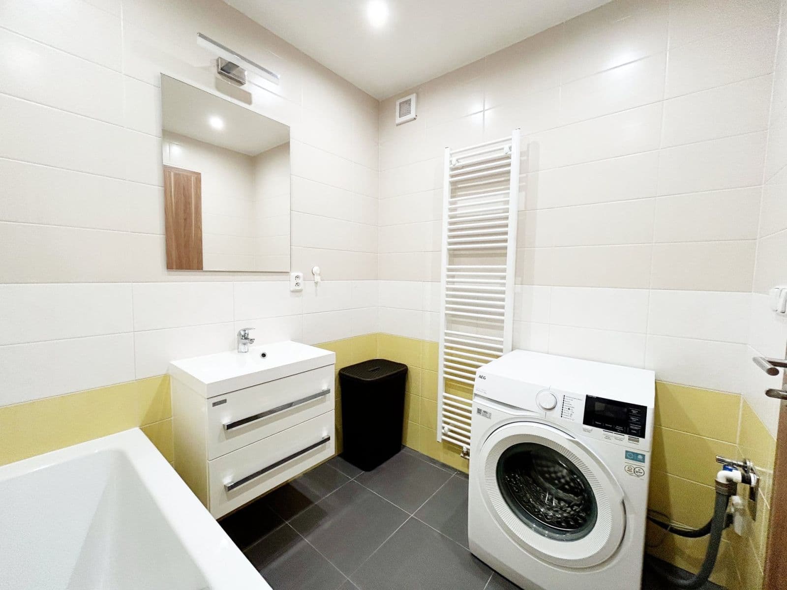 2 bedroom with open-plan kitchen flat to rent, 83 m², Václavská, Kolín, Středočeský Region 2 bedroom with open-plan kitchen flat to rent, 83 m², Václavská, Kolín, Středočeský Region