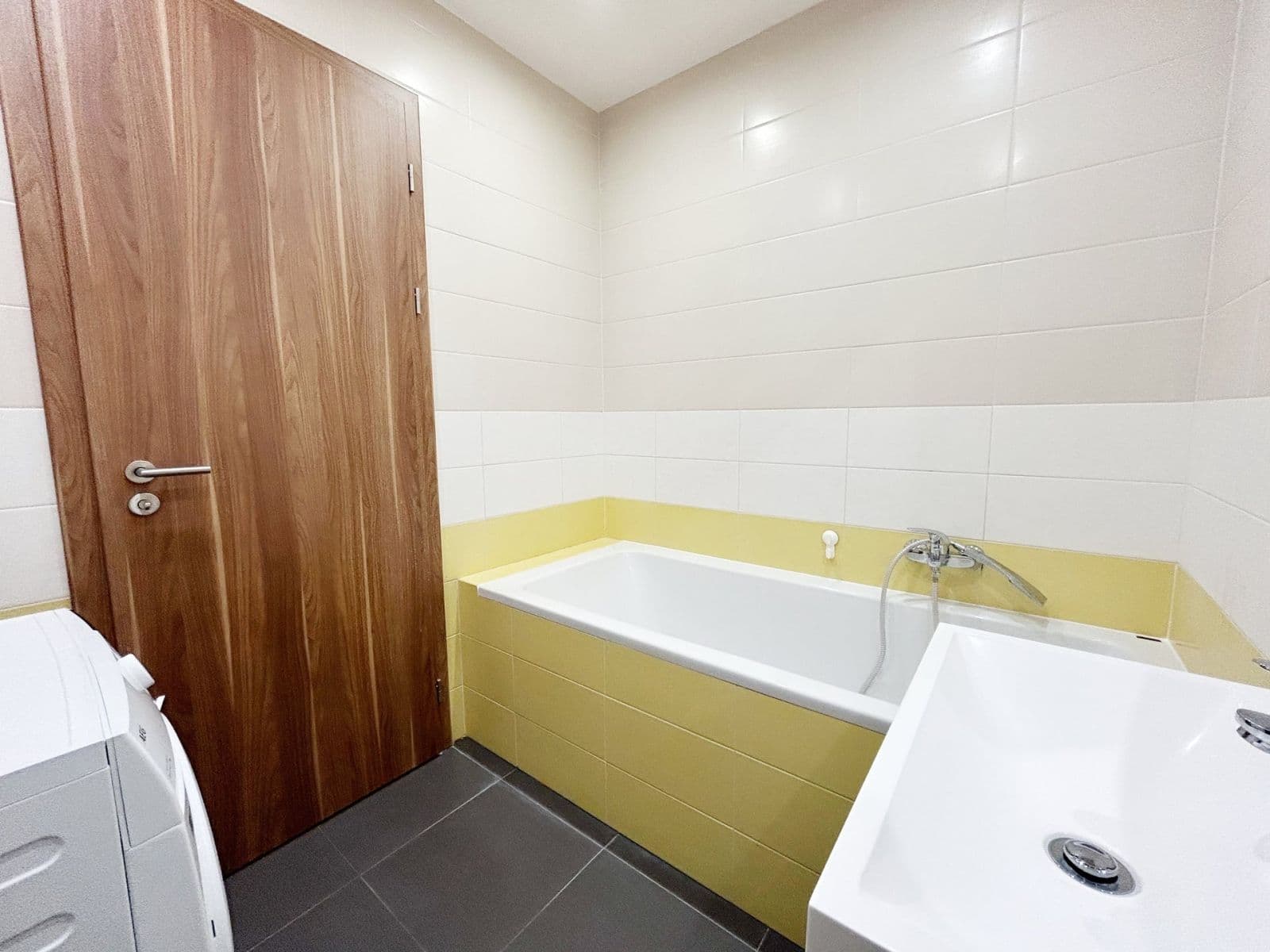 2 bedroom with open-plan kitchen flat to rent, 83 m², Václavská, Kolín, Středočeský Region 2 bedroom with open-plan kitchen flat to rent, 83 m², Václavská, Kolín, Středočeský Region