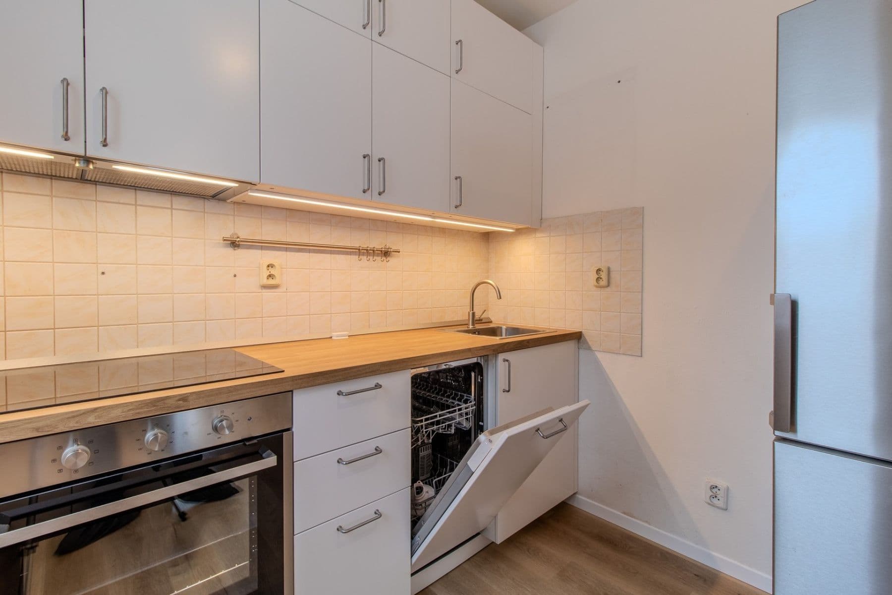 1 bedroom with open-plan kitchen flat to rent, 54 m², V dolině, Prague, Prague 1 bedroom with open-plan kitchen flat to rent, 54 m², V dolině, Prague, Prague