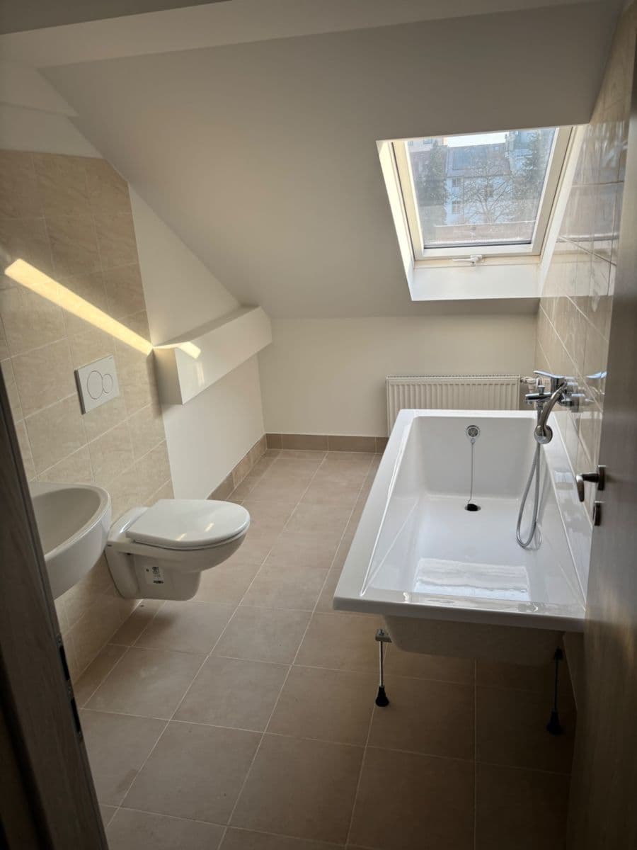 1 bedroom with open-plan kitchen flat to rent, 63 m², Češkova, Pardubice, Pardubický Region 1 bedroom with open-plan kitchen flat to rent, 63 m², Češkova, Pardubice, Pardubický Region