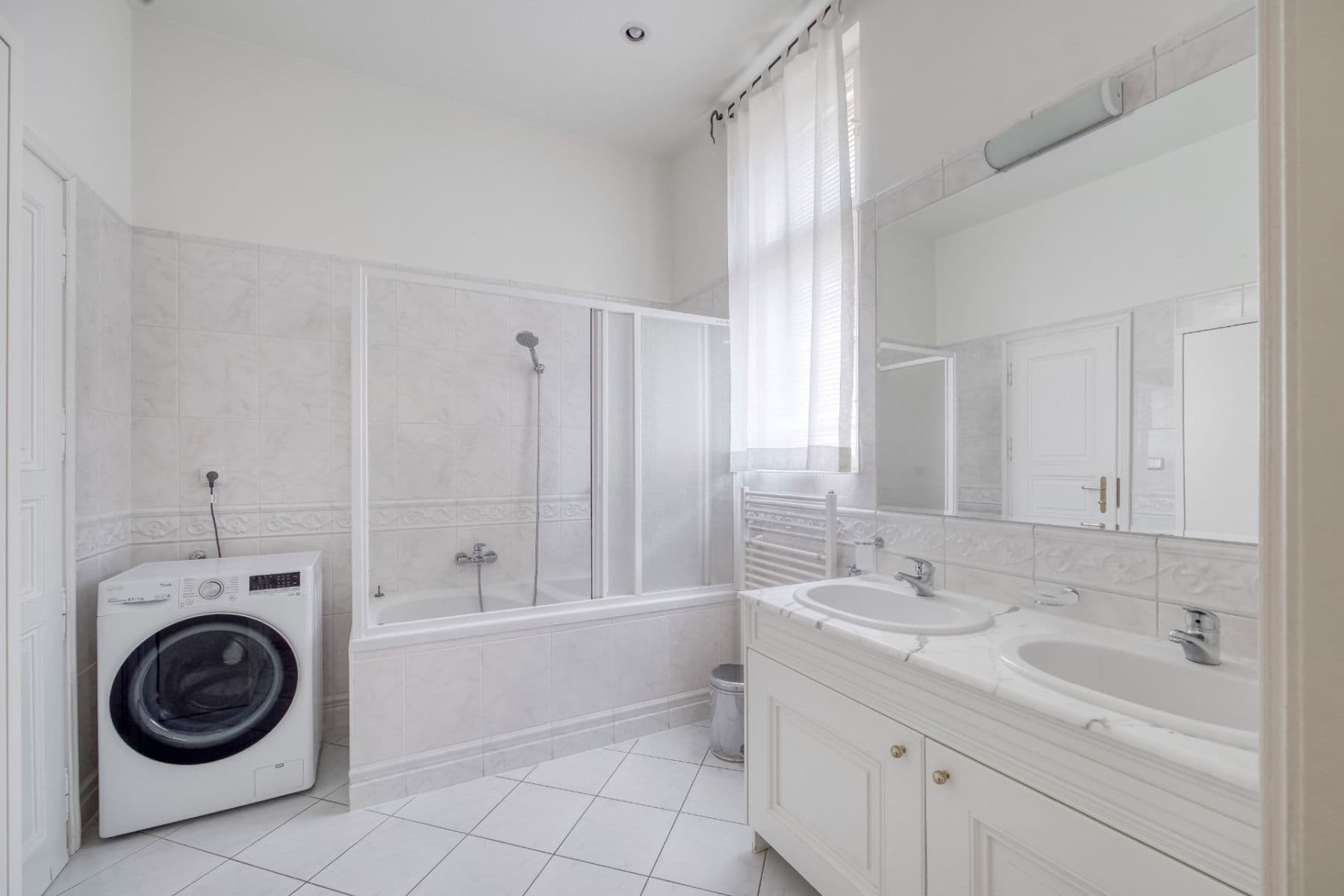 2 bedroom flat to rent, 78 m², Truhlářská, Prague, Prague 2 bedroom flat to rent, 78 m², Truhlářská, Prague, Prague