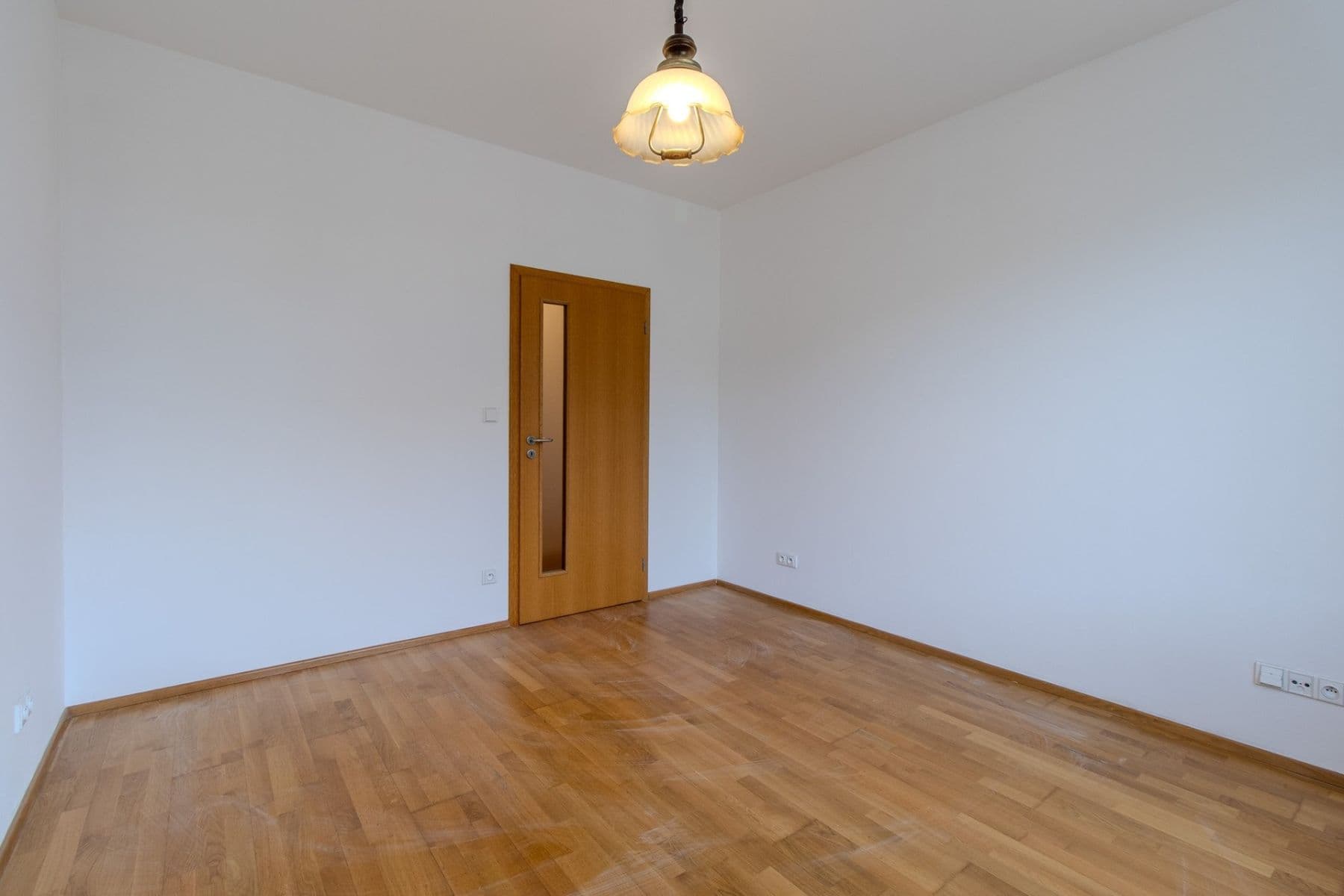 2 bedroom with open-plan kitchen flat to rent, 85 m², Jeseniova, Prague, Prague 2 bedroom with open-plan kitchen flat to rent, 85 m², Jeseniova, Prague, Prague