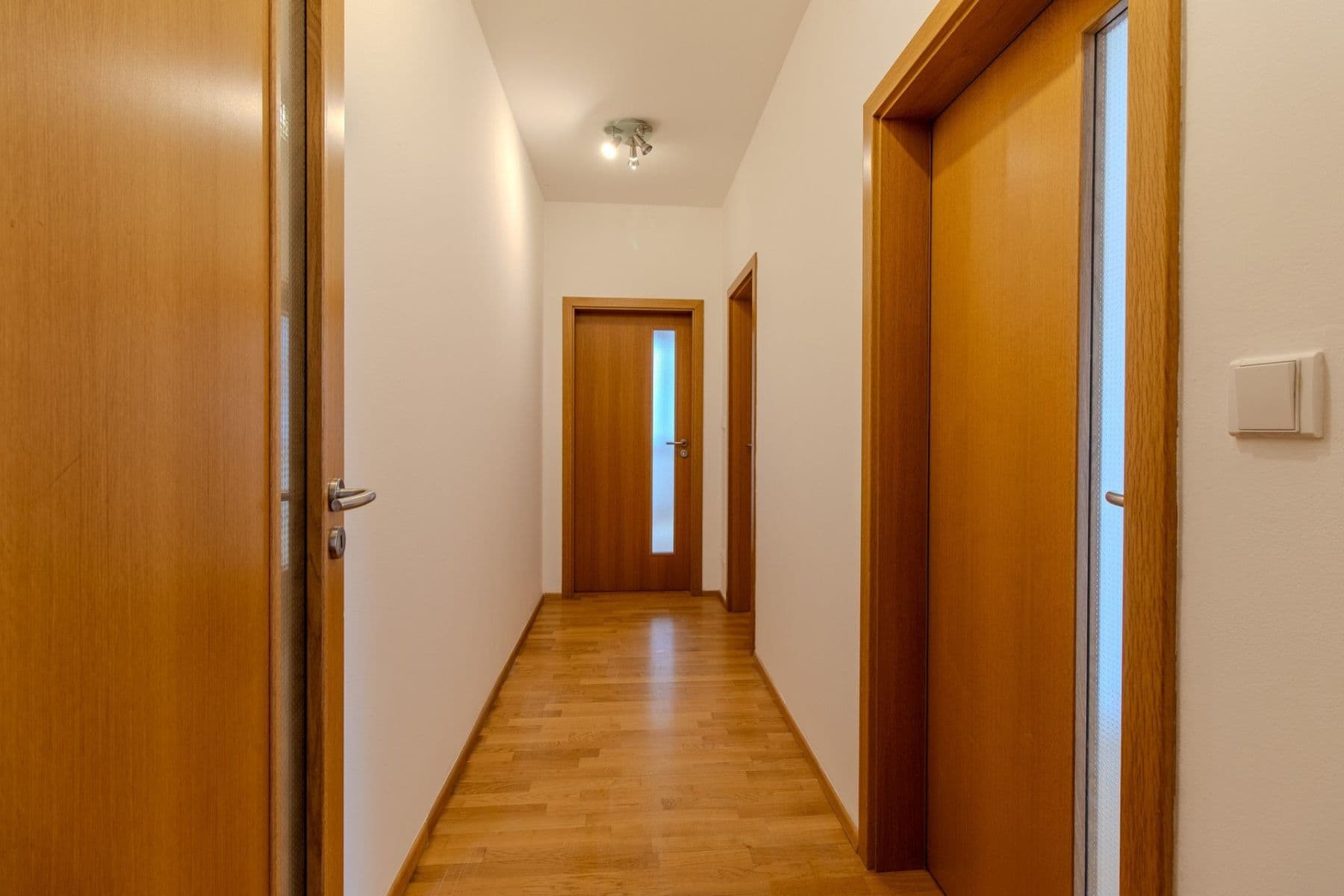 2 bedroom with open-plan kitchen flat to rent, 85 m², Jeseniova, Prague, Prague 2 bedroom with open-plan kitchen flat to rent, 85 m², Jeseniova, Prague, Prague