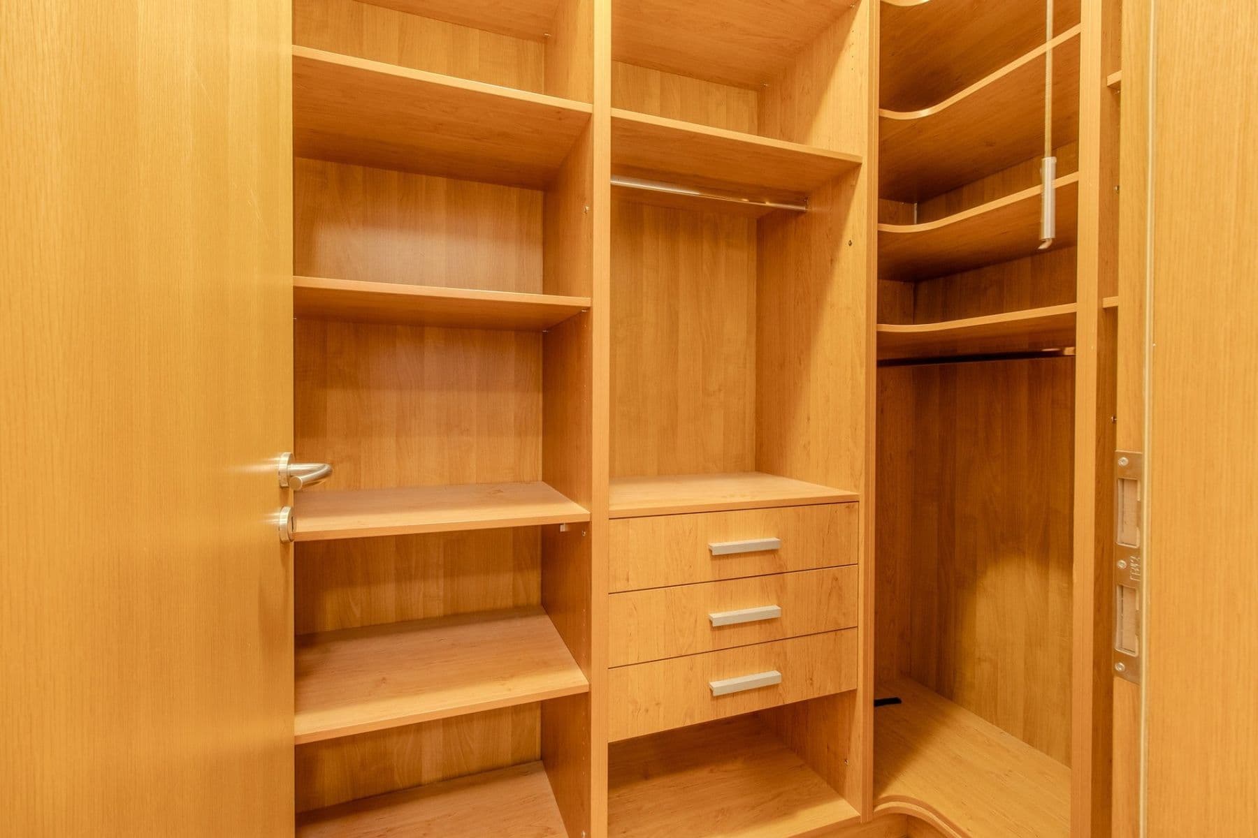 2 bedroom with open-plan kitchen flat to rent, 85 m², Jeseniova, Prague, Prague 2 bedroom with open-plan kitchen flat to rent, 85 m², Jeseniova, Prague, Prague