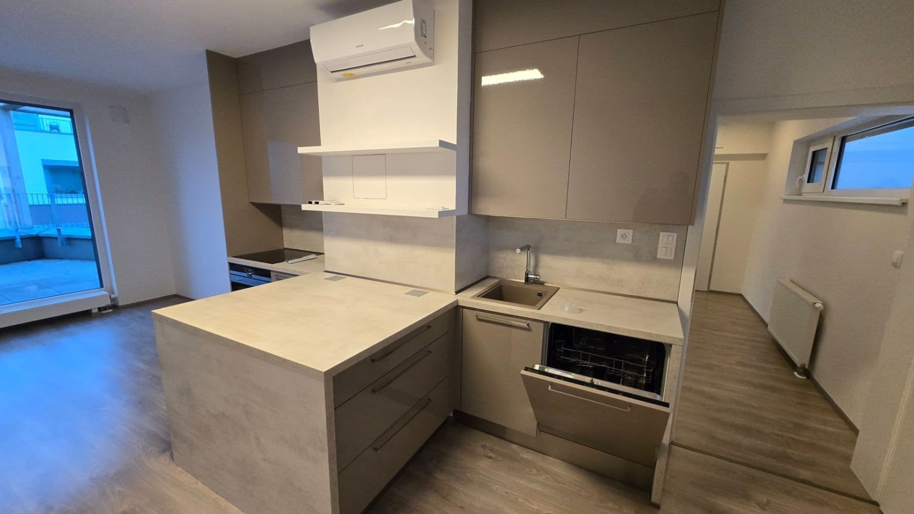 1 bedroom with open-plan kitchen flat to rent, 54 m², Šífařská, Prague, Prague 1 bedroom with open-plan kitchen flat to rent, 54 m², Šífařská, Prague, Prague