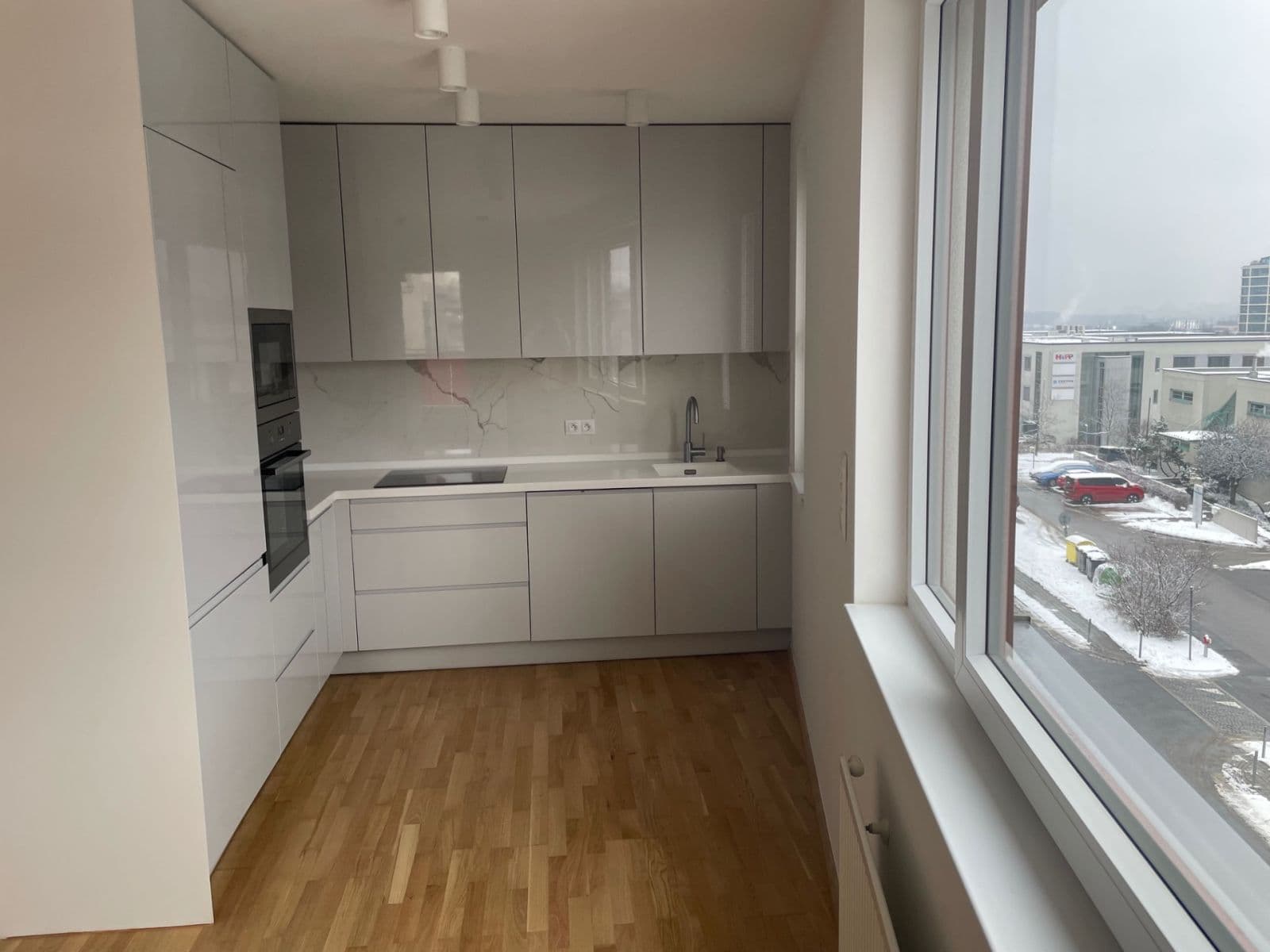 2 bedroom with open-plan kitchen flat to rent, 91 m², Pod Stolovou horou, Prague, Prague 2 bedroom with open-plan kitchen flat to rent, 91 m², Pod Stolovou horou, Prague, Prague