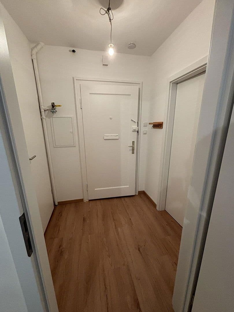 Studio flat to rent, 35 m², Baaderstraße 48, München, Bavaria Studio flat to rent, 35 m², Baaderstraße 48, München, Bavaria