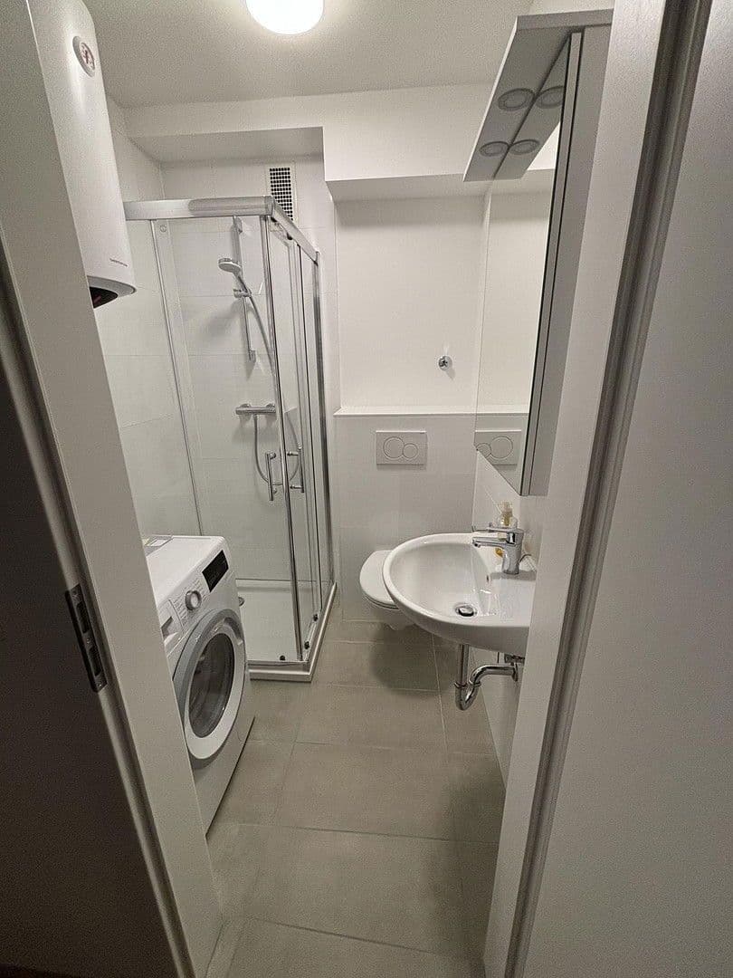 Studio flat to rent, 35 m², Baaderstraße 48, München, Bavaria Studio flat to rent, 35 m², Baaderstraße 48, München, Bavaria