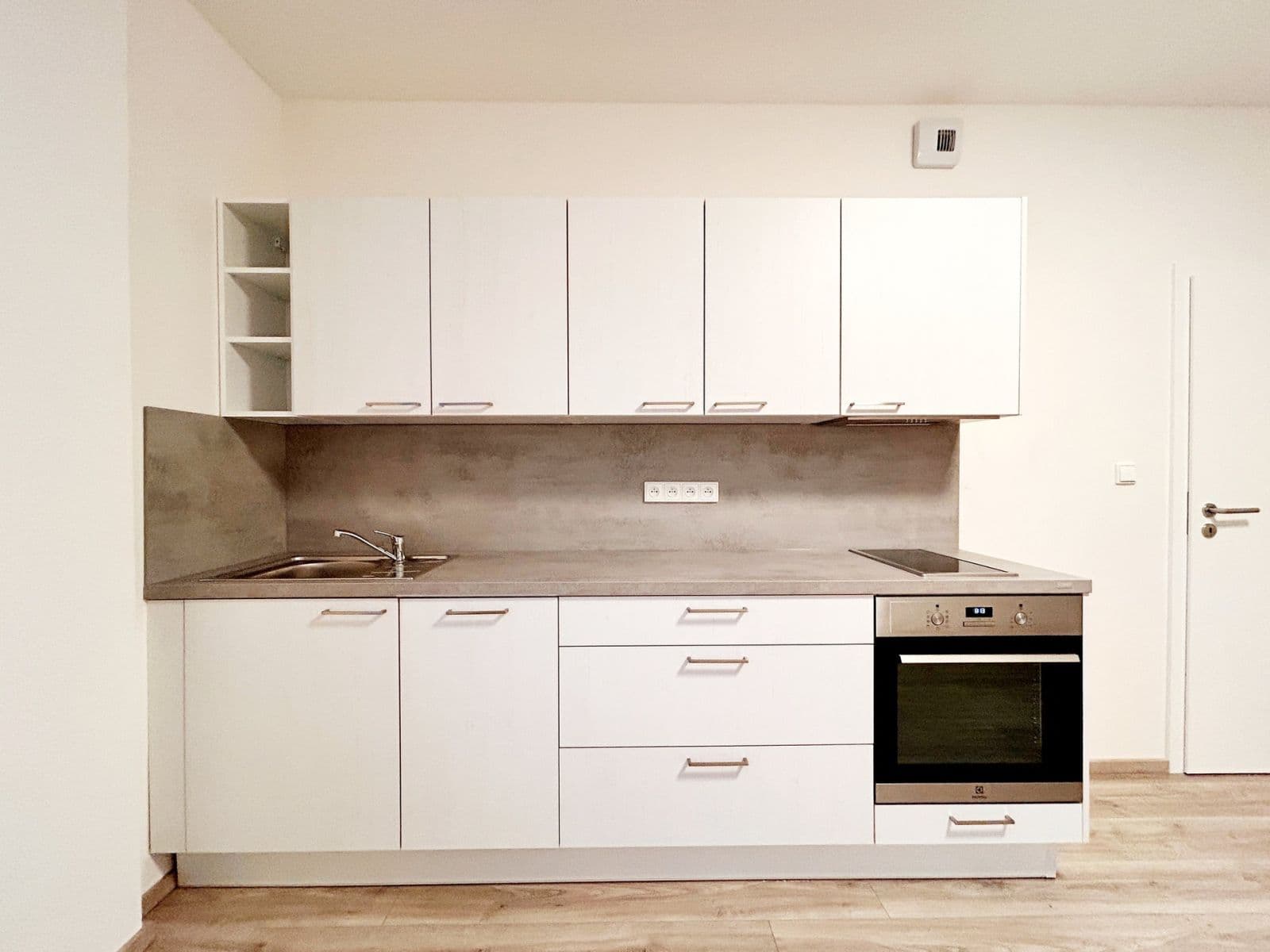 Studio flat to rent, 34 m², S. K. Neumanna, Kralupy nad Vltavou, Středočeský Region Studio flat to rent, 34 m², S. K. Neumanna, Kralupy nad Vltavou, Středočeský Region