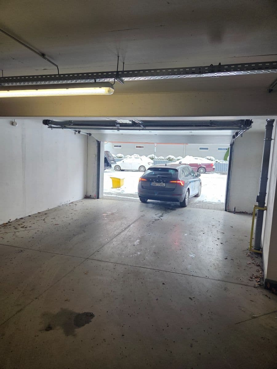 garage to rent, 25 m², Přírodní, Brno, Jihomoravský Region garage to rent, 25 m², Přírodní, Brno, Jihomoravský Region