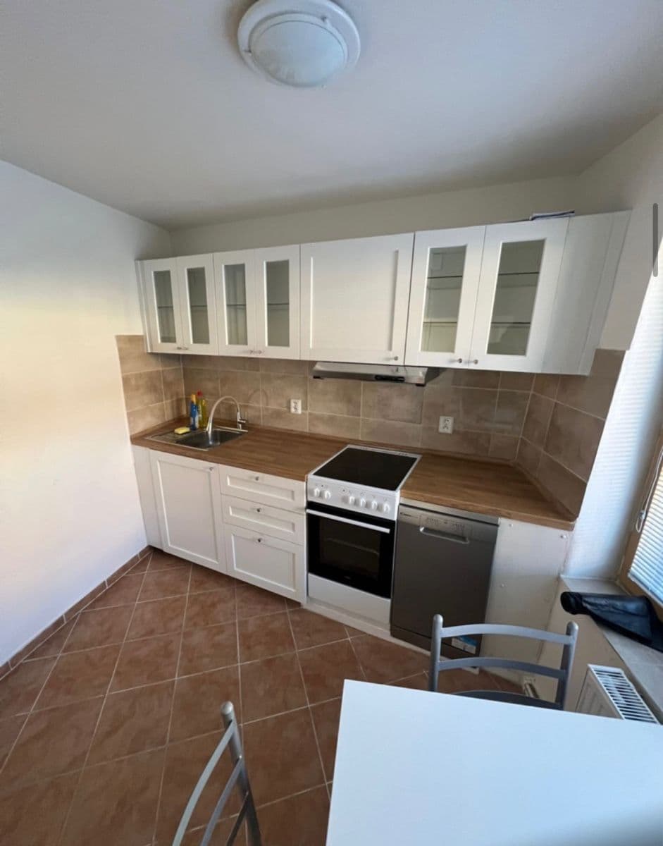 house to rent, 60 m², nám. Pod Martinem, Kostelec nad Labem, Středočeský Region house to rent, 60 m², nám. Pod Martinem, Kostelec nad Labem, Středočeský Region