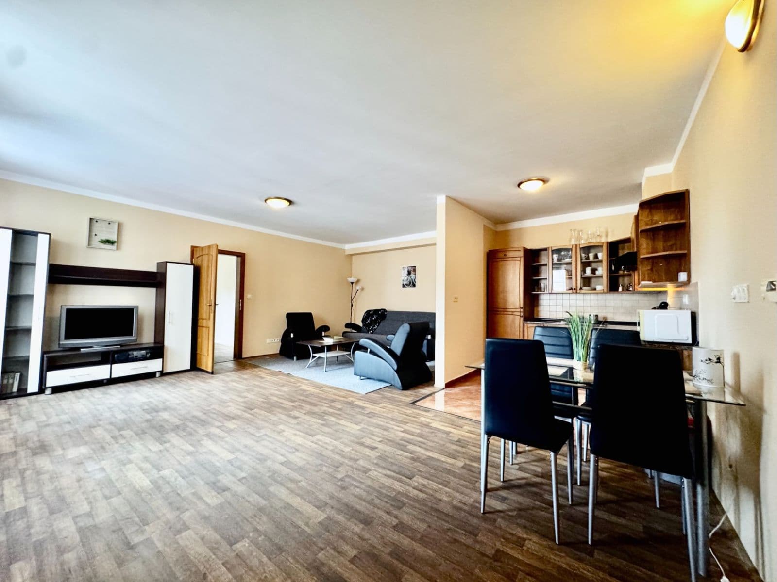 1 bedroom with open-plan kitchen flat to rent, 72 m², Ve Smečkách, Prague, Prague 1 bedroom with open-plan kitchen flat to rent, 72 m², Ve Smečkách, Prague, Prague