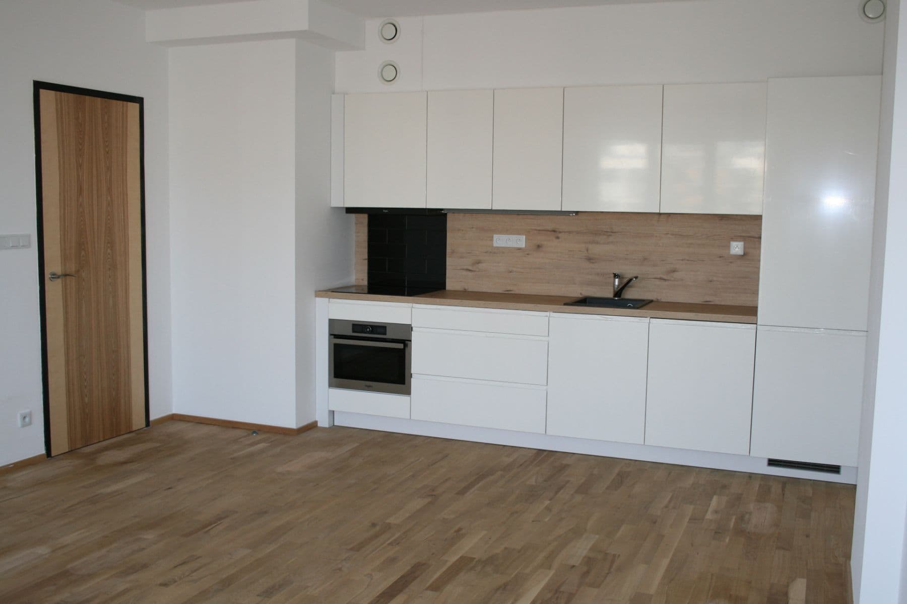 1 bedroom with open-plan kitchen flat to rent, 52 m², Ambrožova, Prague, Prague 1 bedroom with open-plan kitchen flat to rent, 52 m², Ambrožova, Prague, Prague